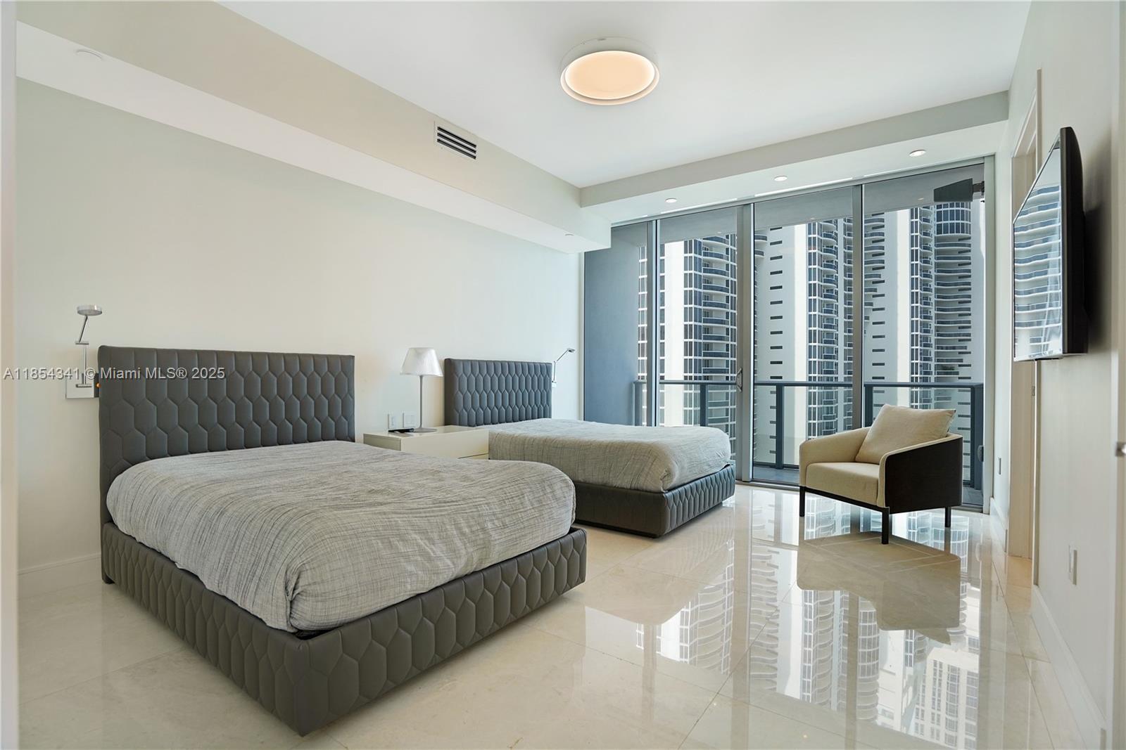 17475 Collins Ave # 601