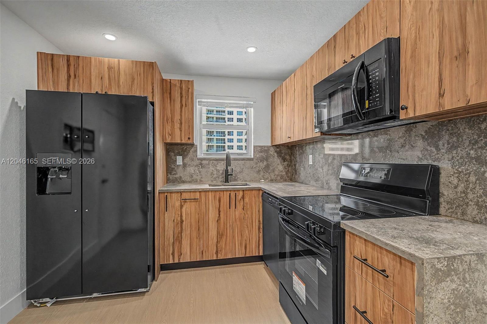 5555 Collins Ave # 7B