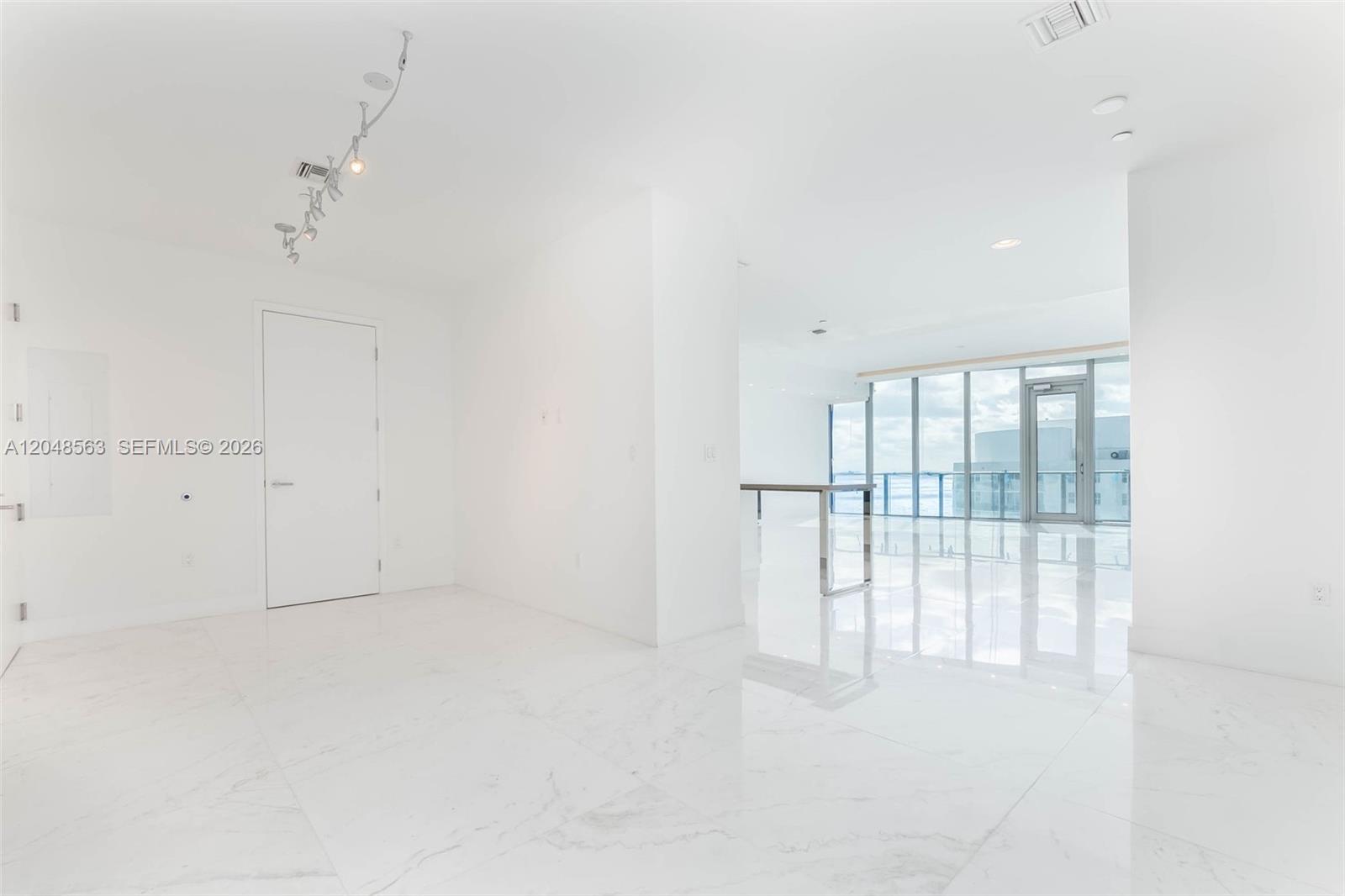 17475 Collins Ave # 2003