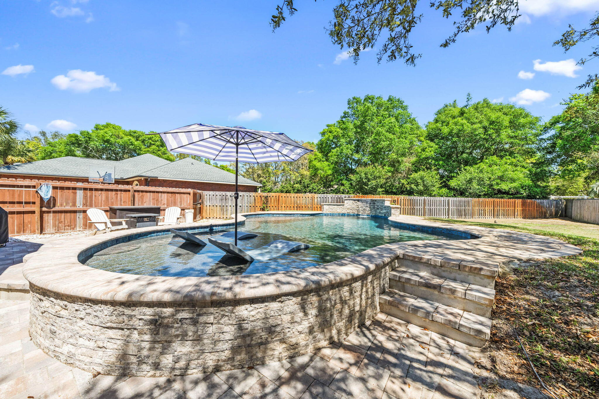 7 Tomahawk Court