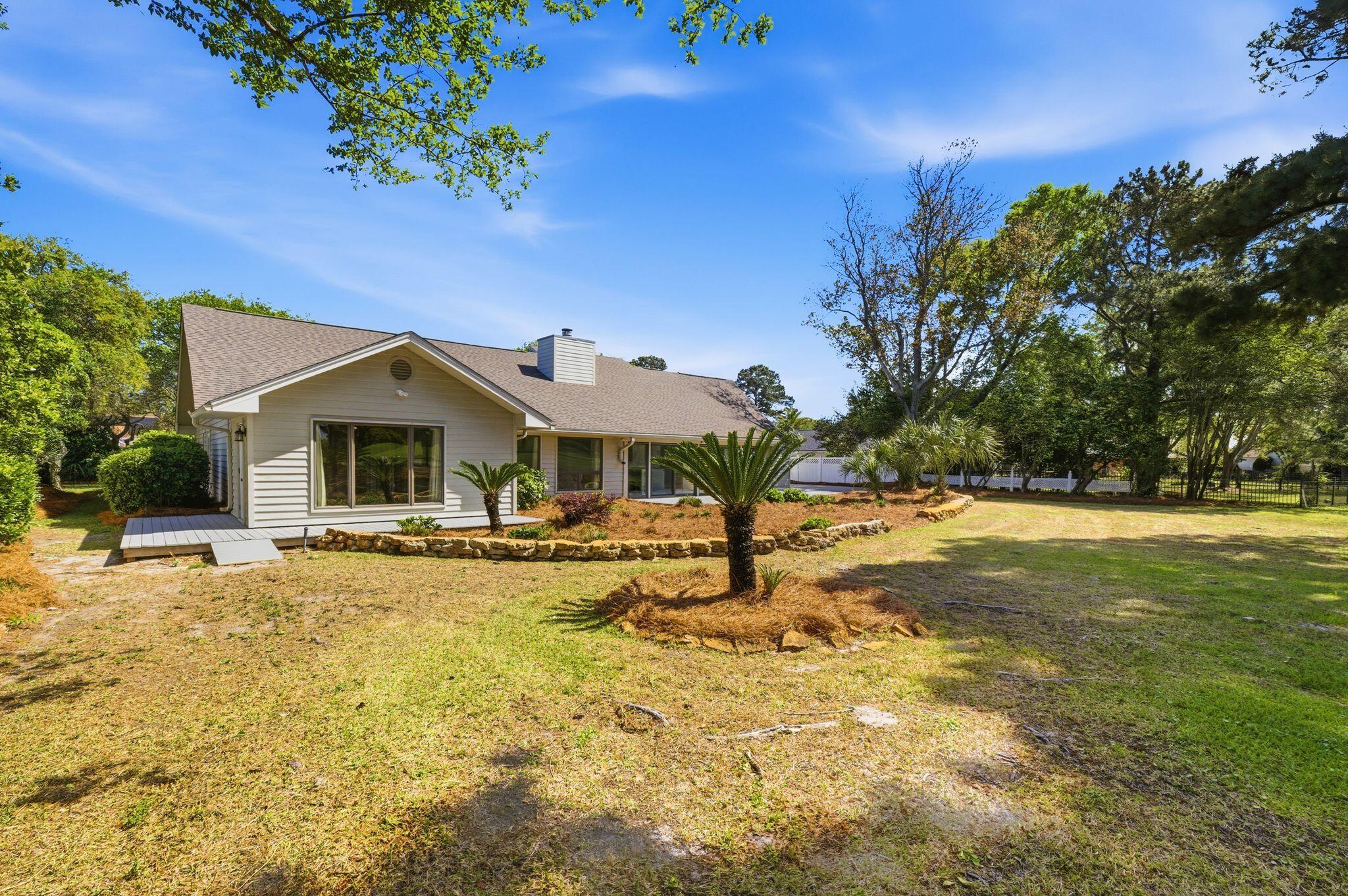 47 E Country Club Drive