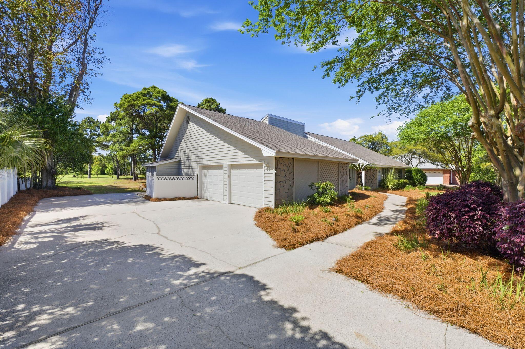 47 E Country Club Drive