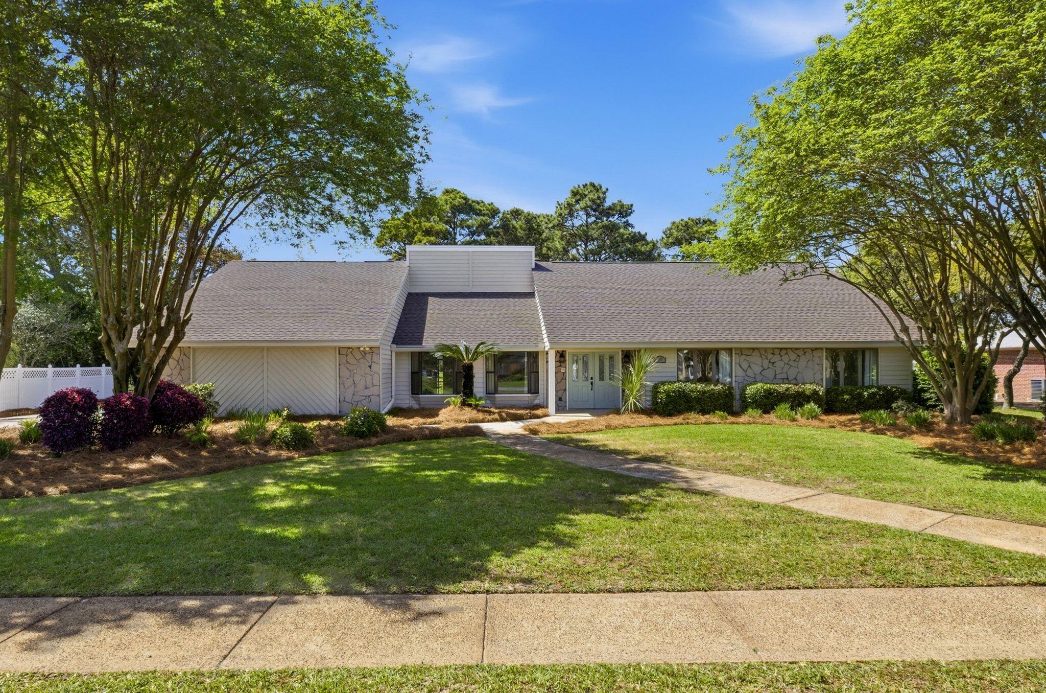 47 E Country Club Drive
