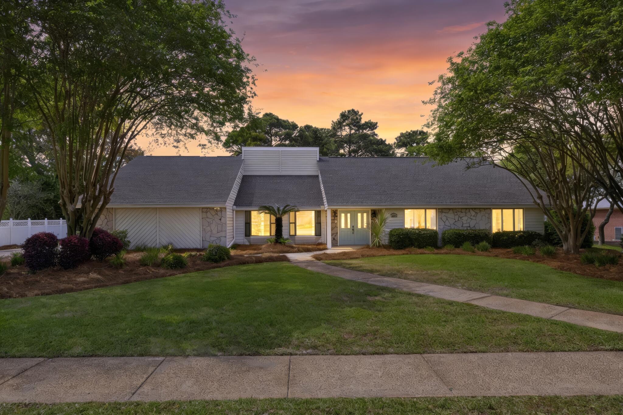47 E Country Club Drive