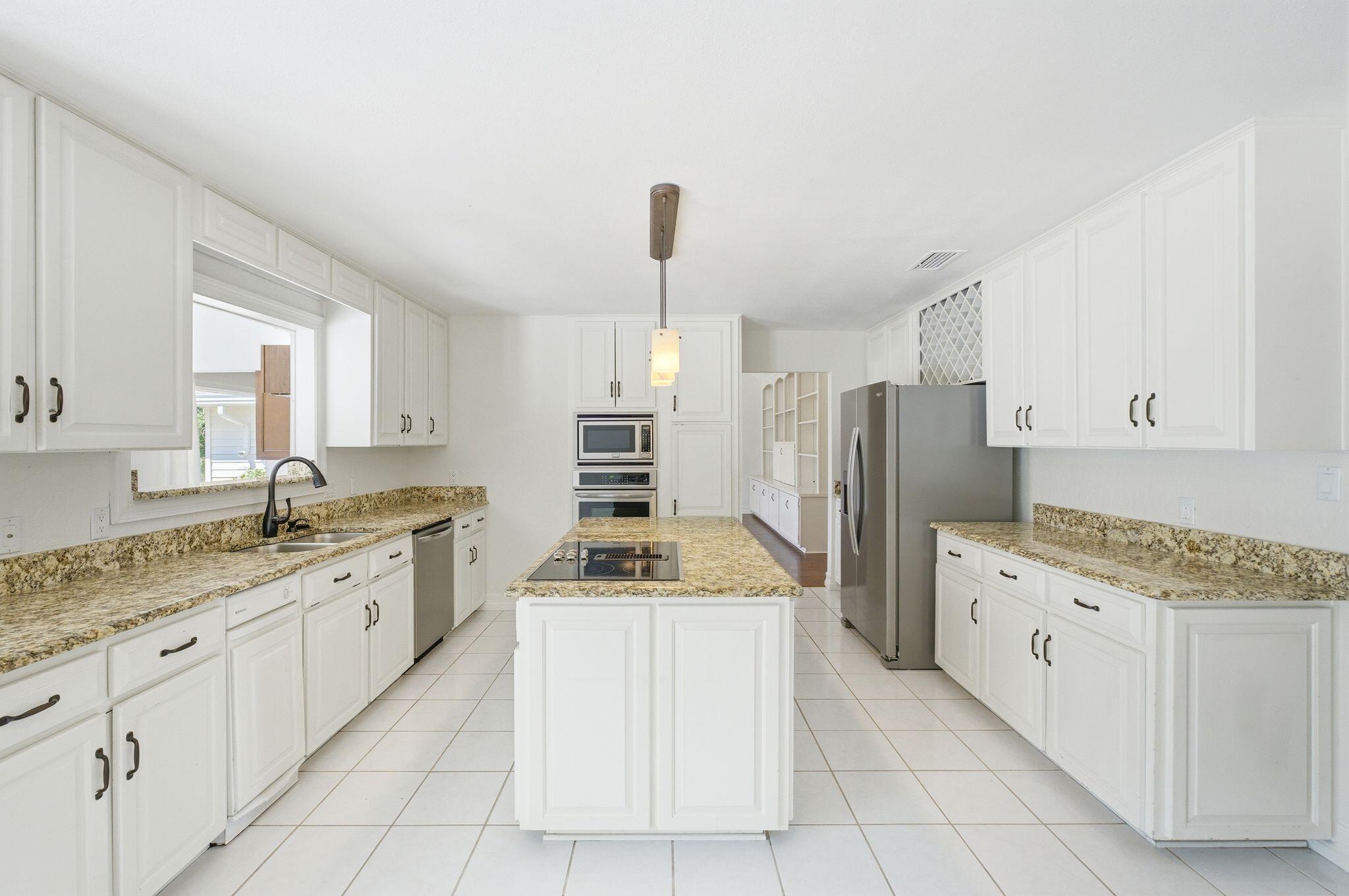 47 E Country Club Drive