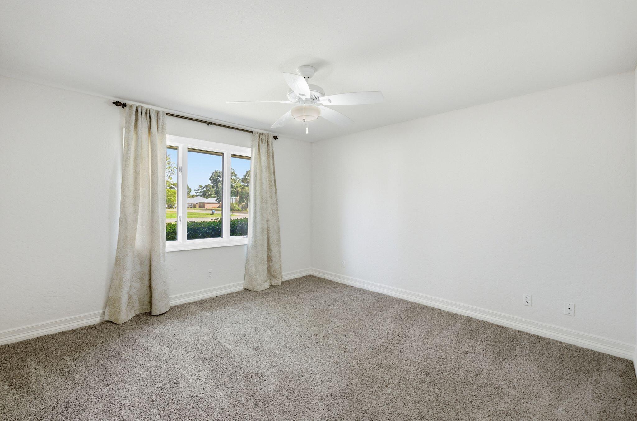 47 E Country Club Drive