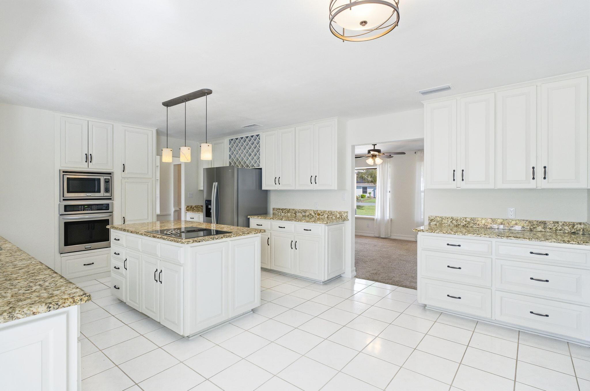 47 E Country Club Drive