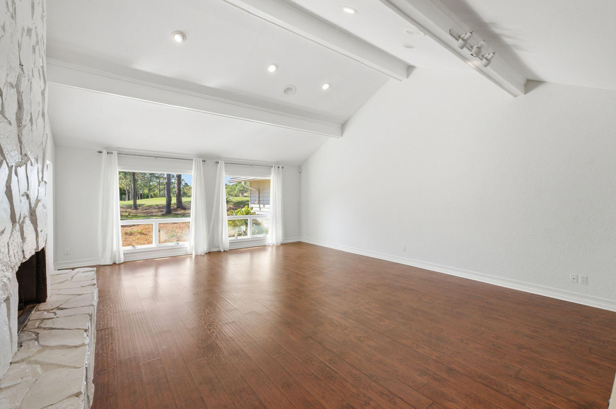 47 E Country Club Drive