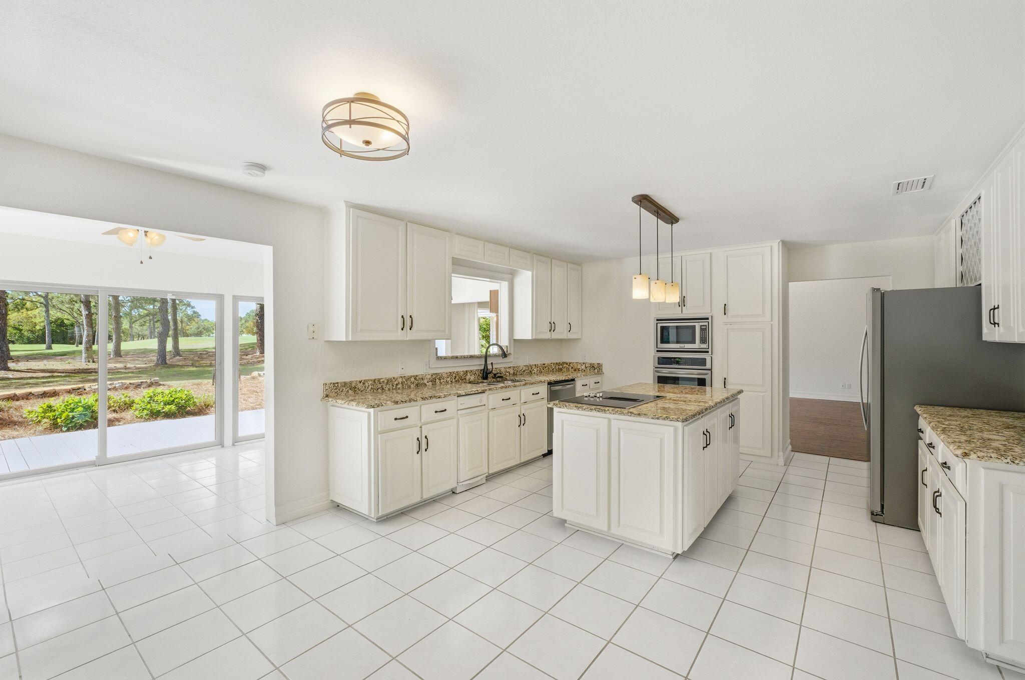 47 E Country Club Drive