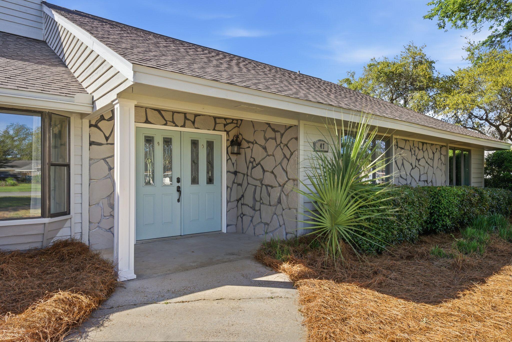 47 E Country Club Drive