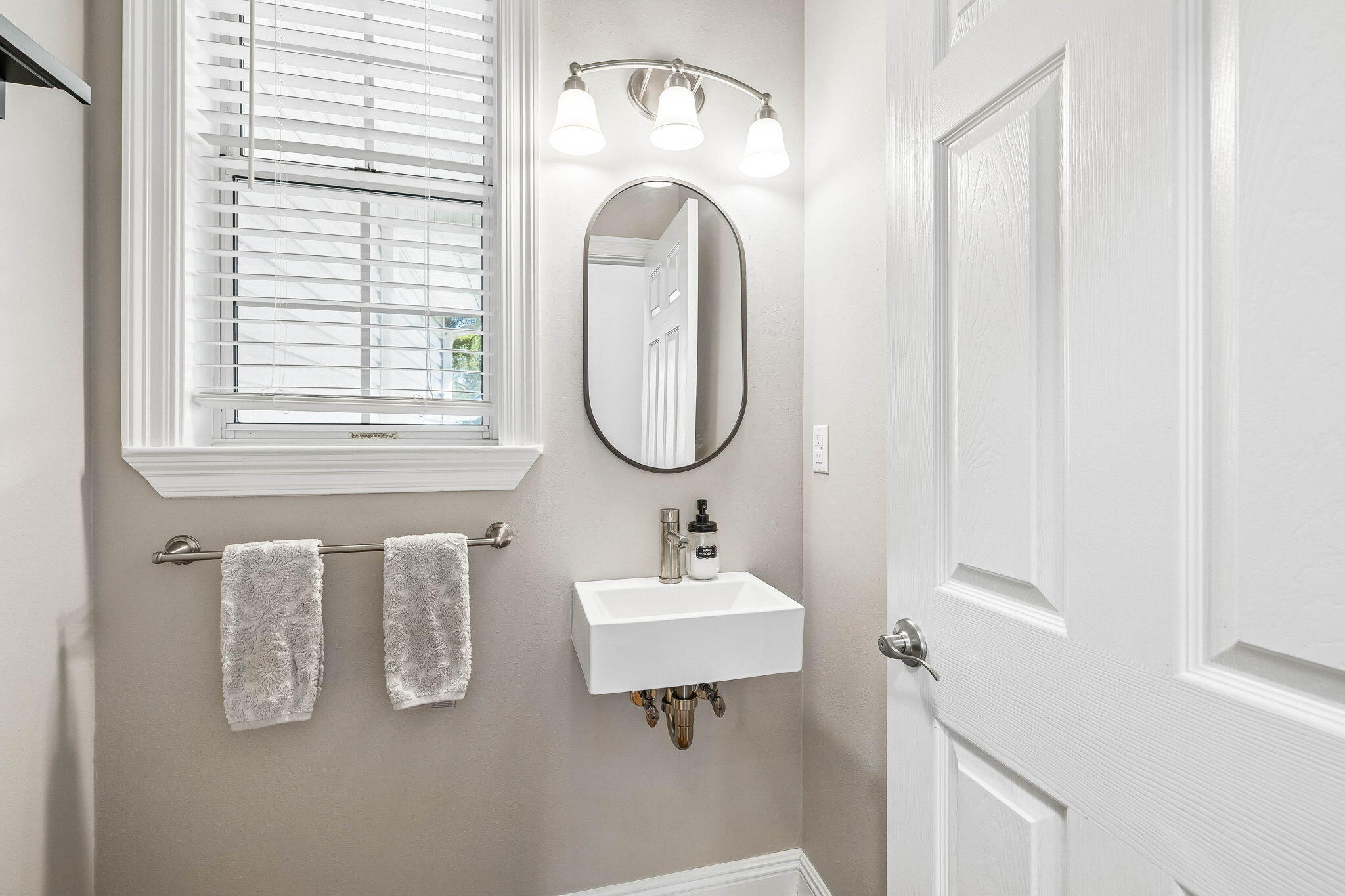 2568 Palm Shores Drive