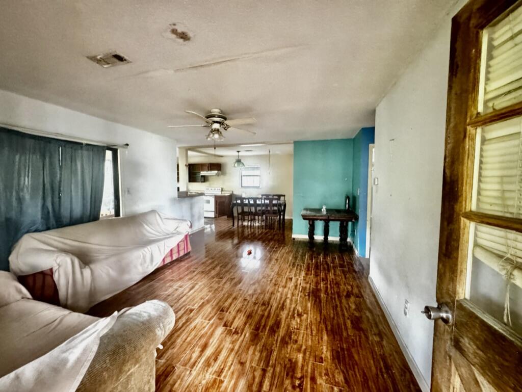 1569 N County Hwy 393