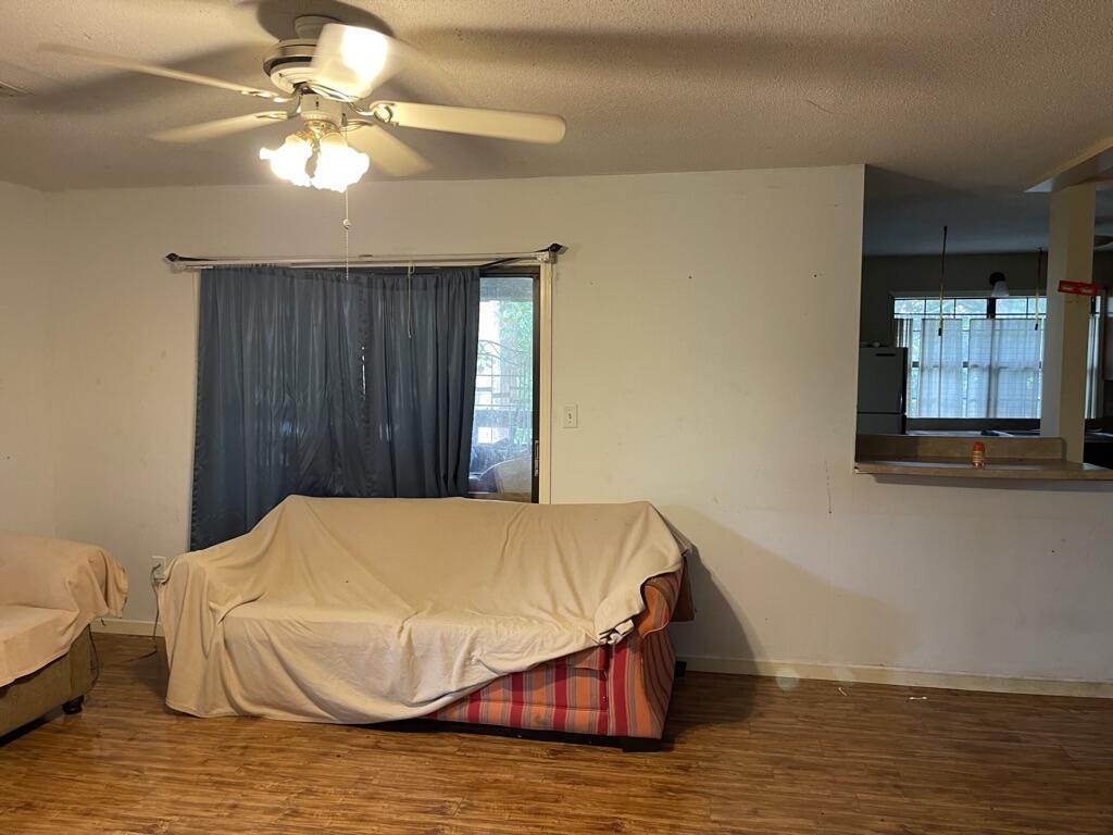1569 N County Hwy 393
