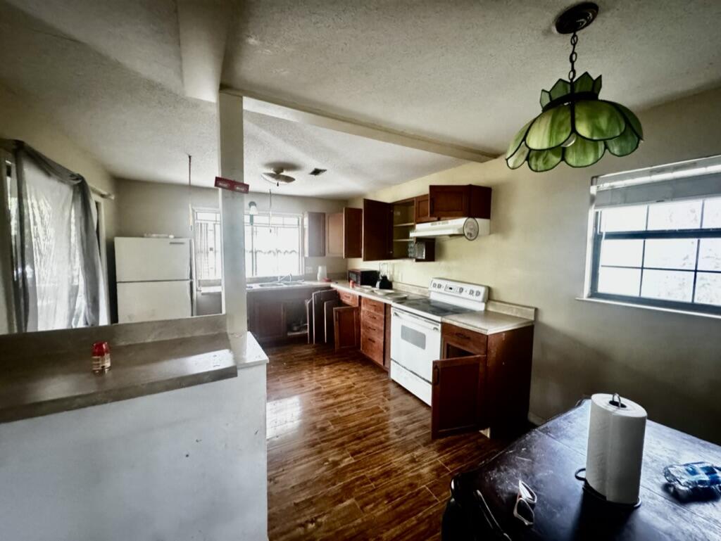 1569 N County Hwy 393