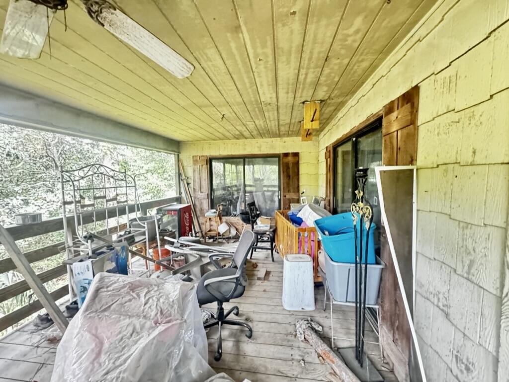 1569 N County Hwy 393