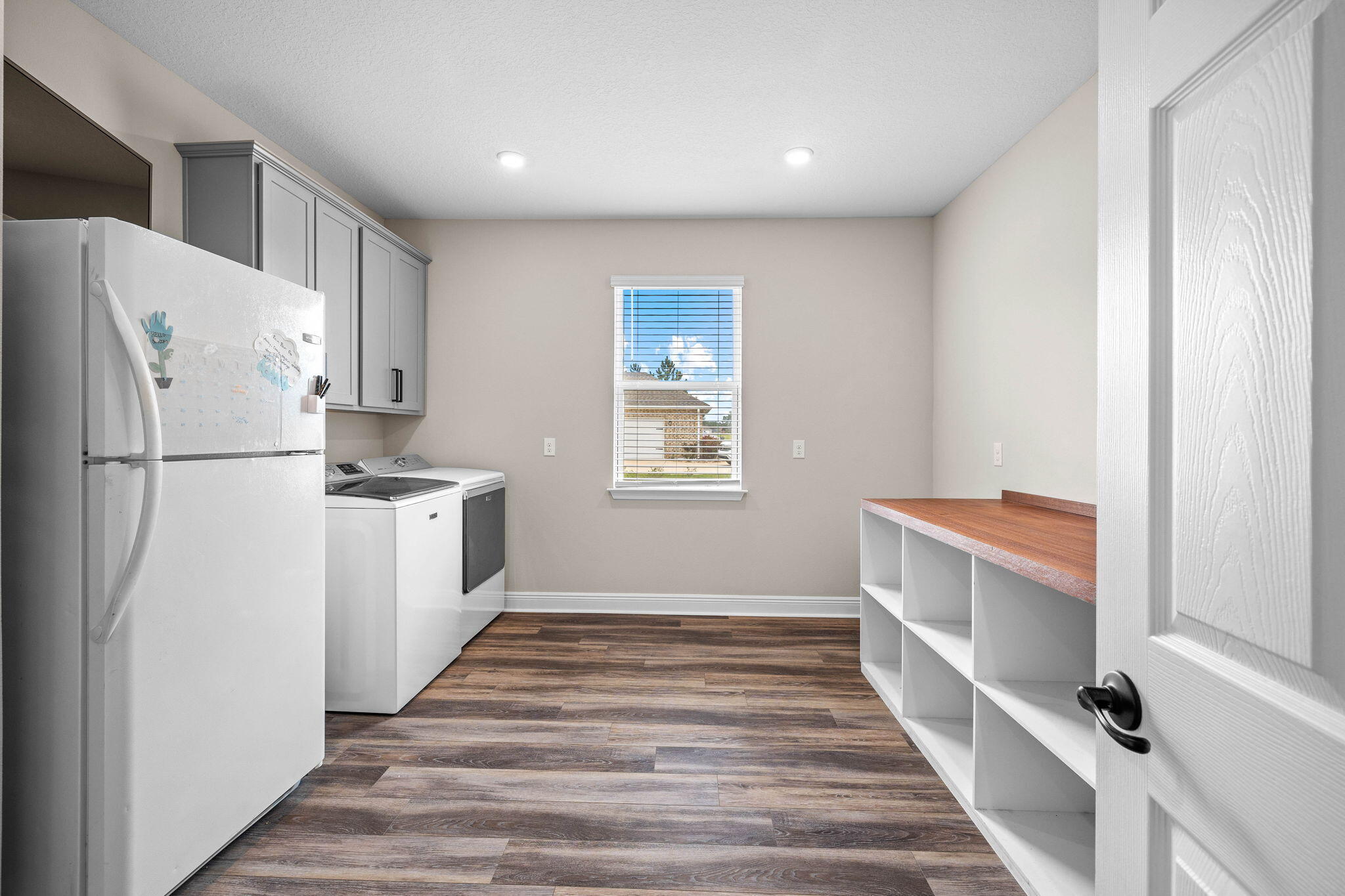 1297 Brushed Dune Circle