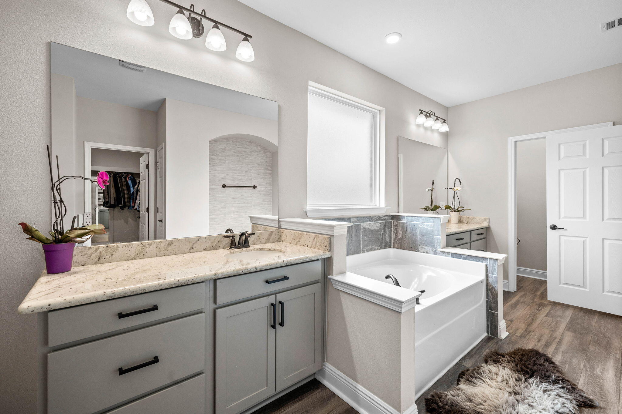 1297 Brushed Dune Circle