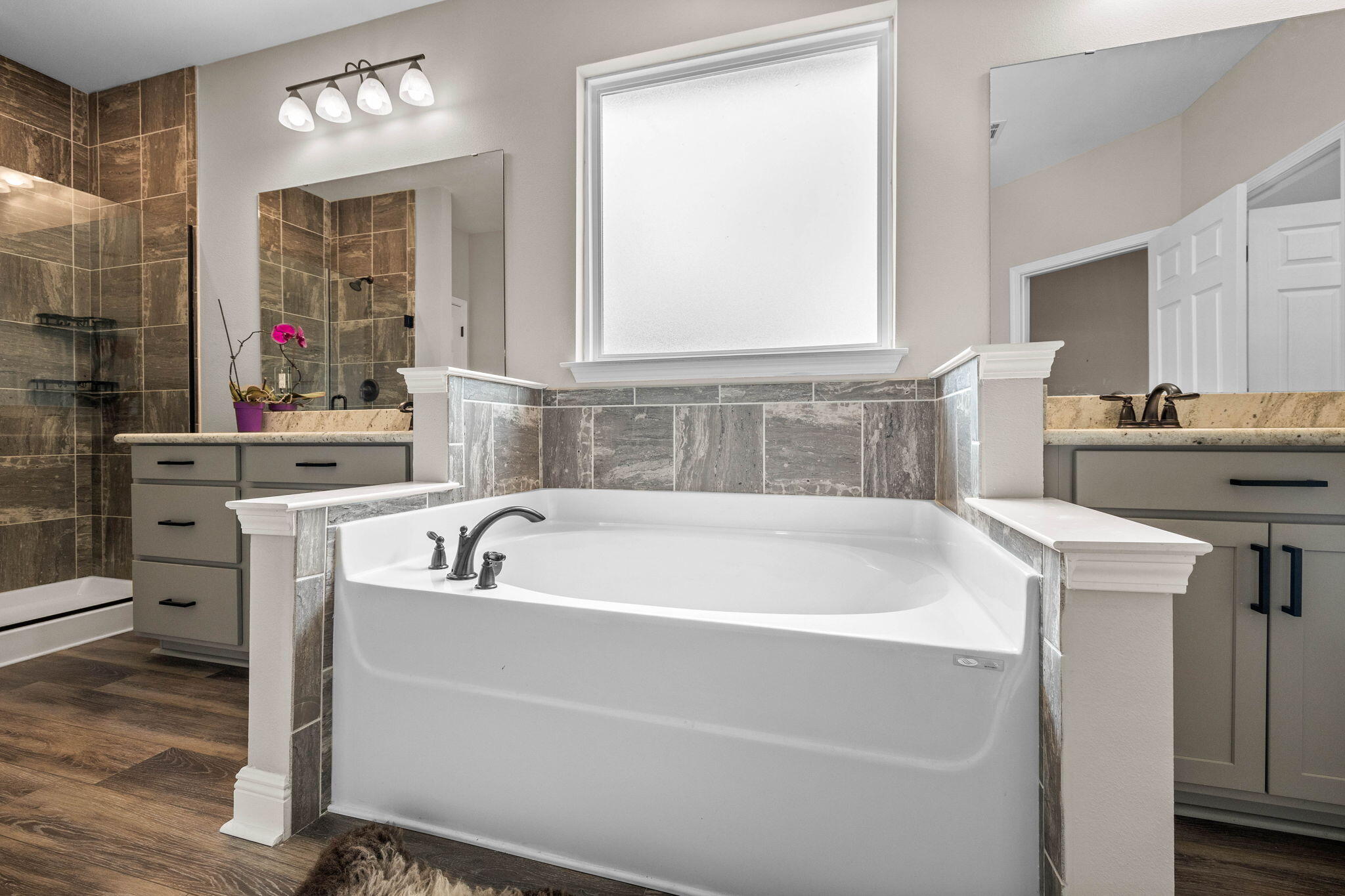 1297 Brushed Dune Circle