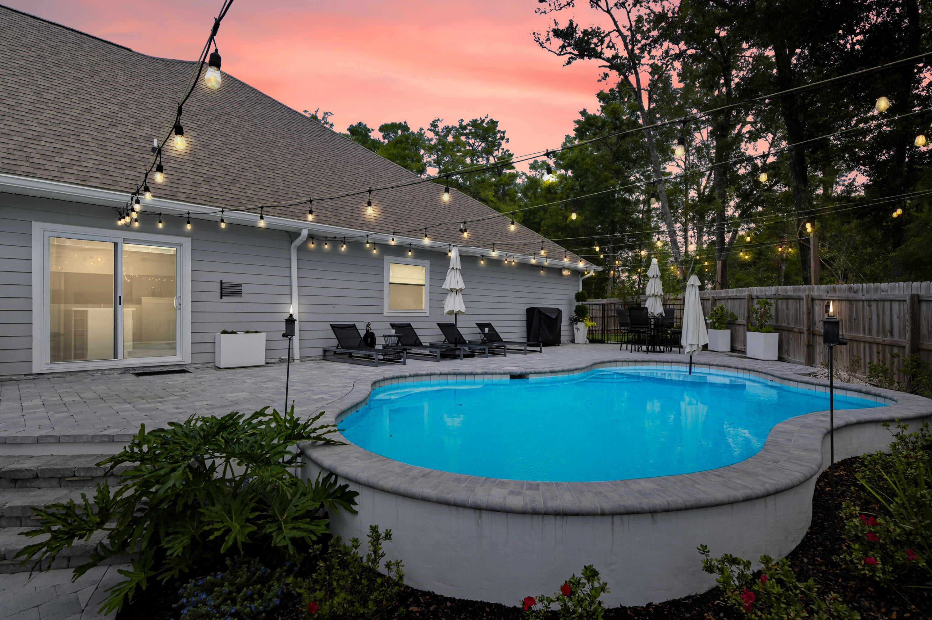 30 Hammock Oaks Boulevard