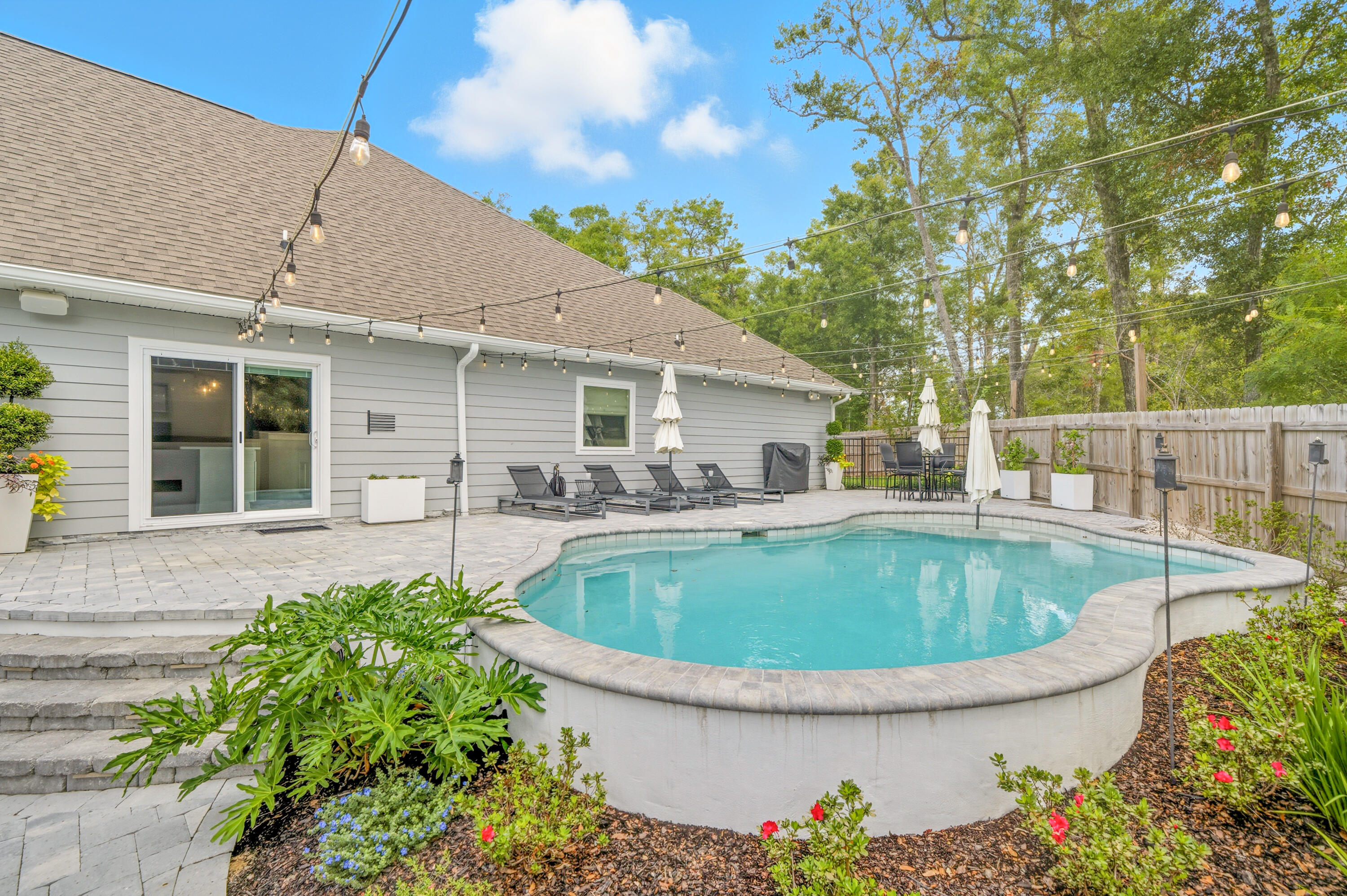 30 Hammock Oaks Boulevard