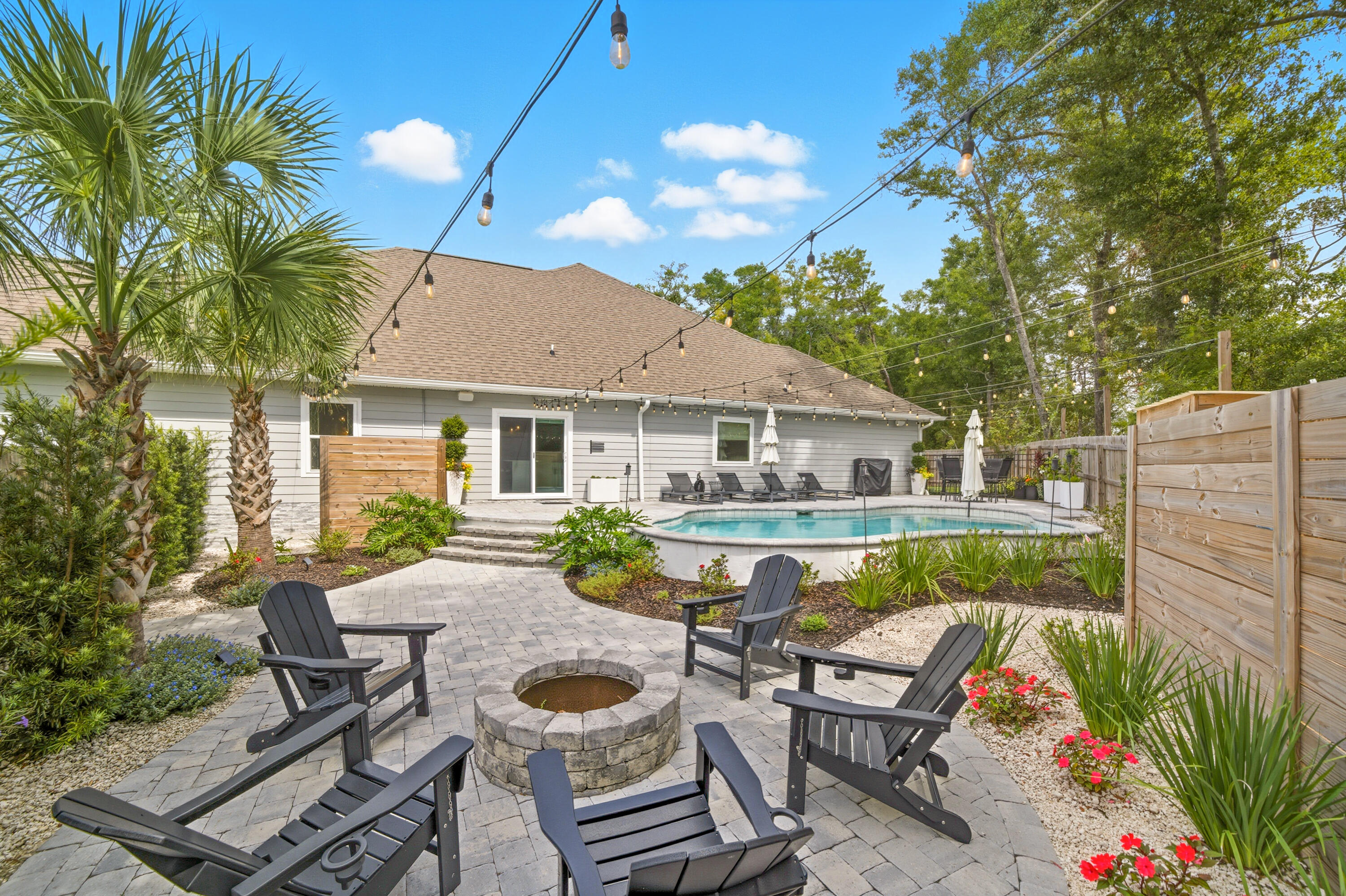 30 Hammock Oaks Boulevard