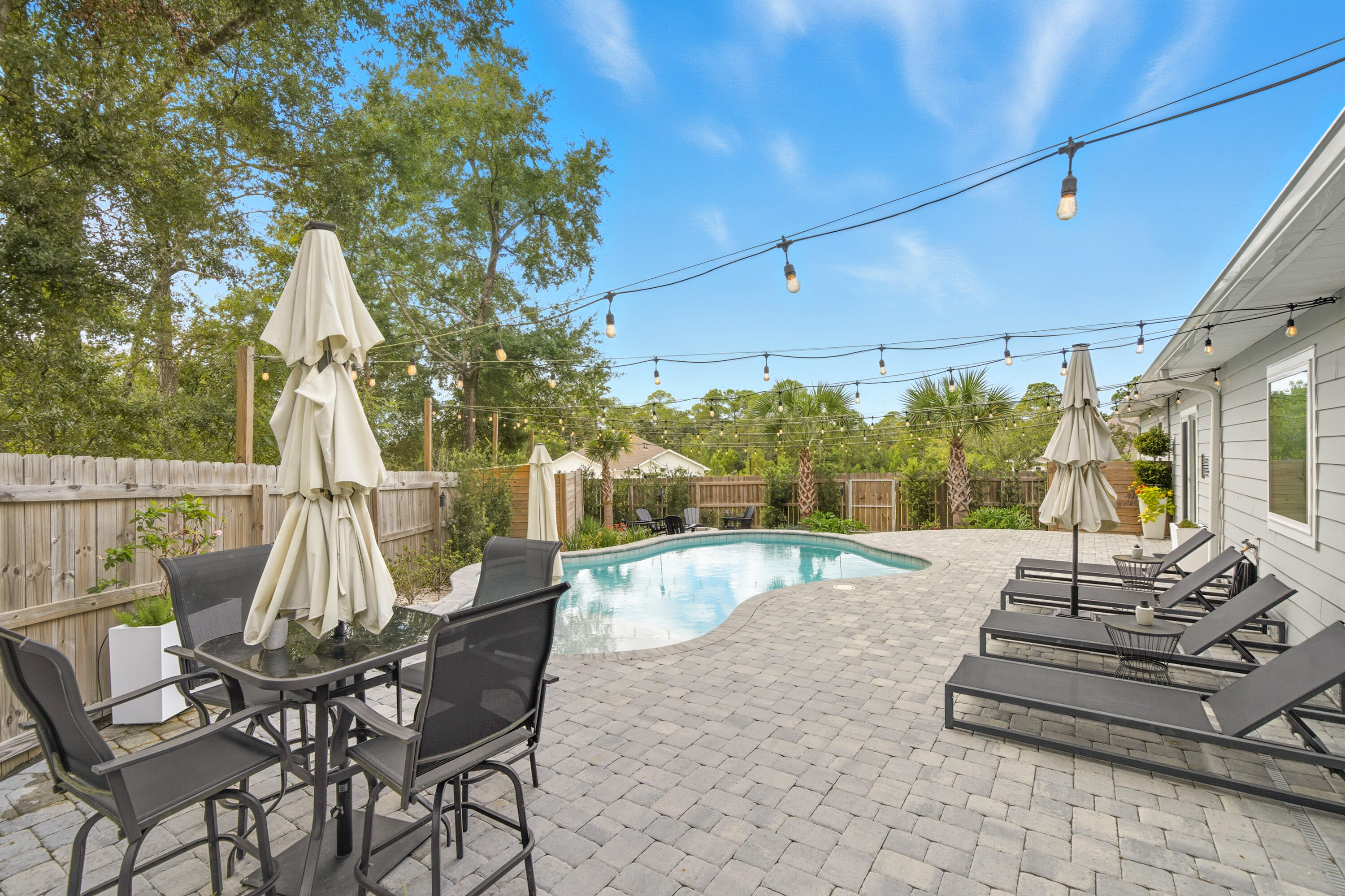 30 Hammock Oaks Boulevard