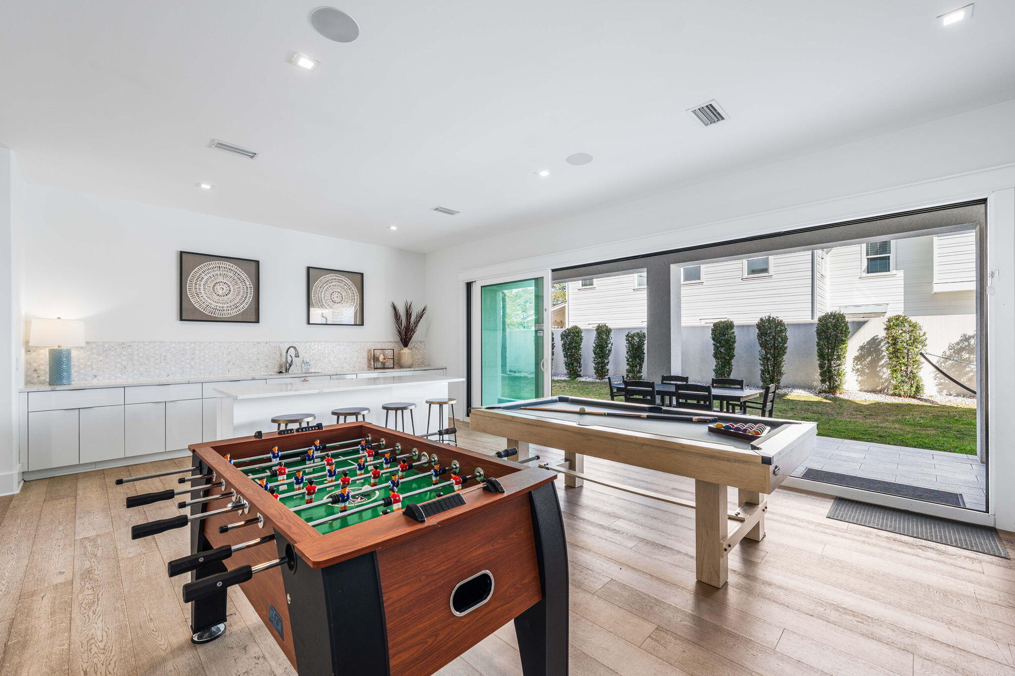 1683 S County Highway 393