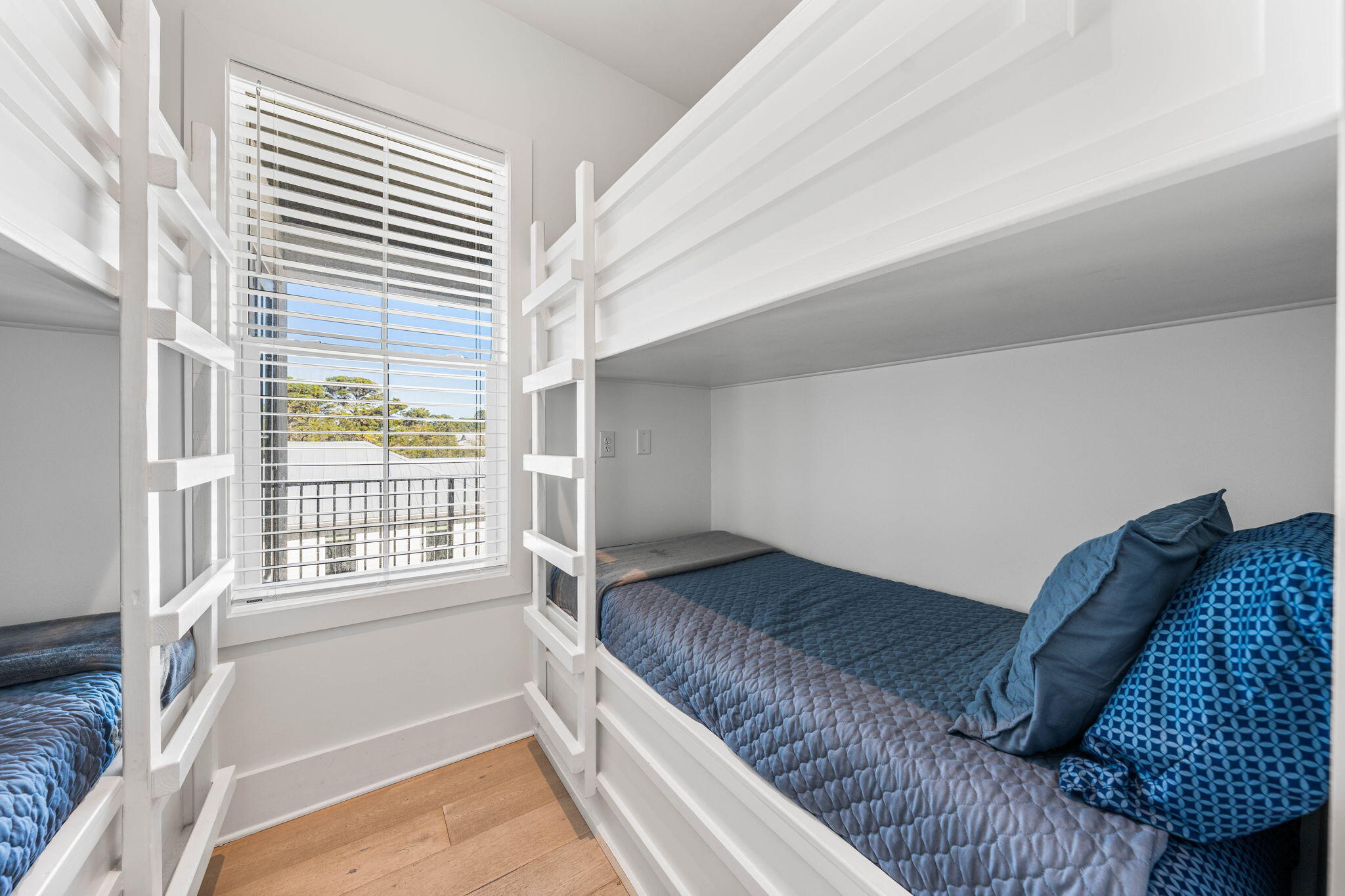 1683 S County Highway 393