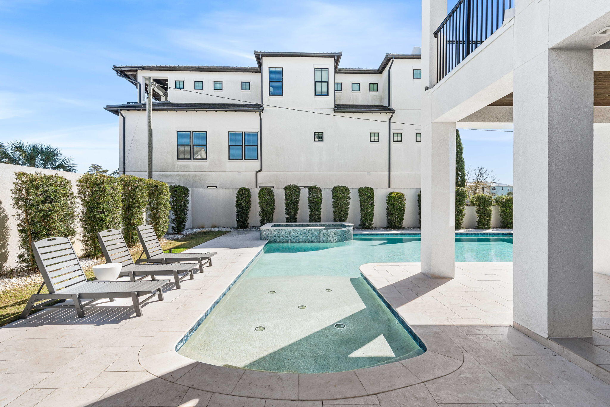 1683 S County Highway 393