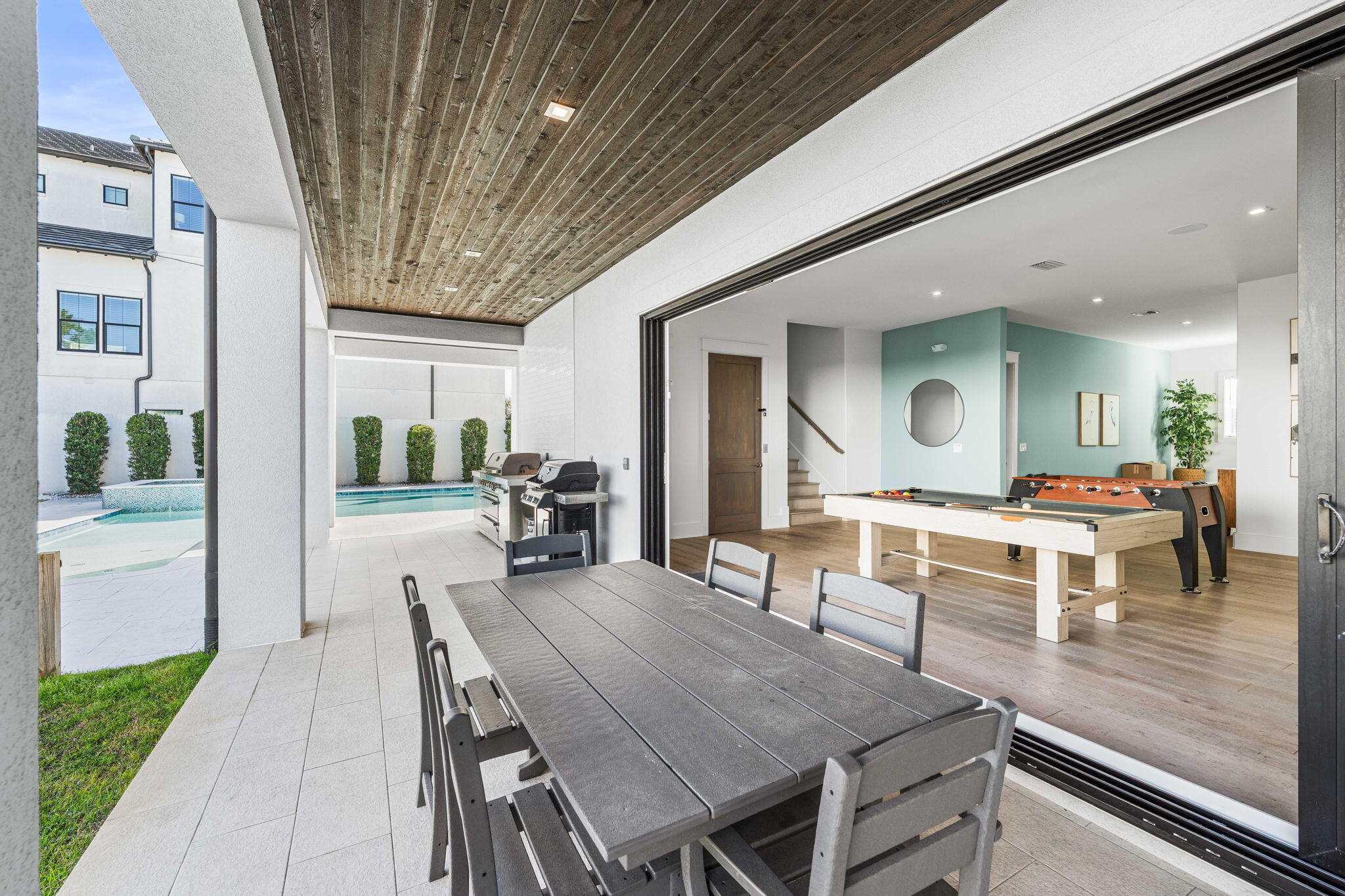 1683 S County Highway 393