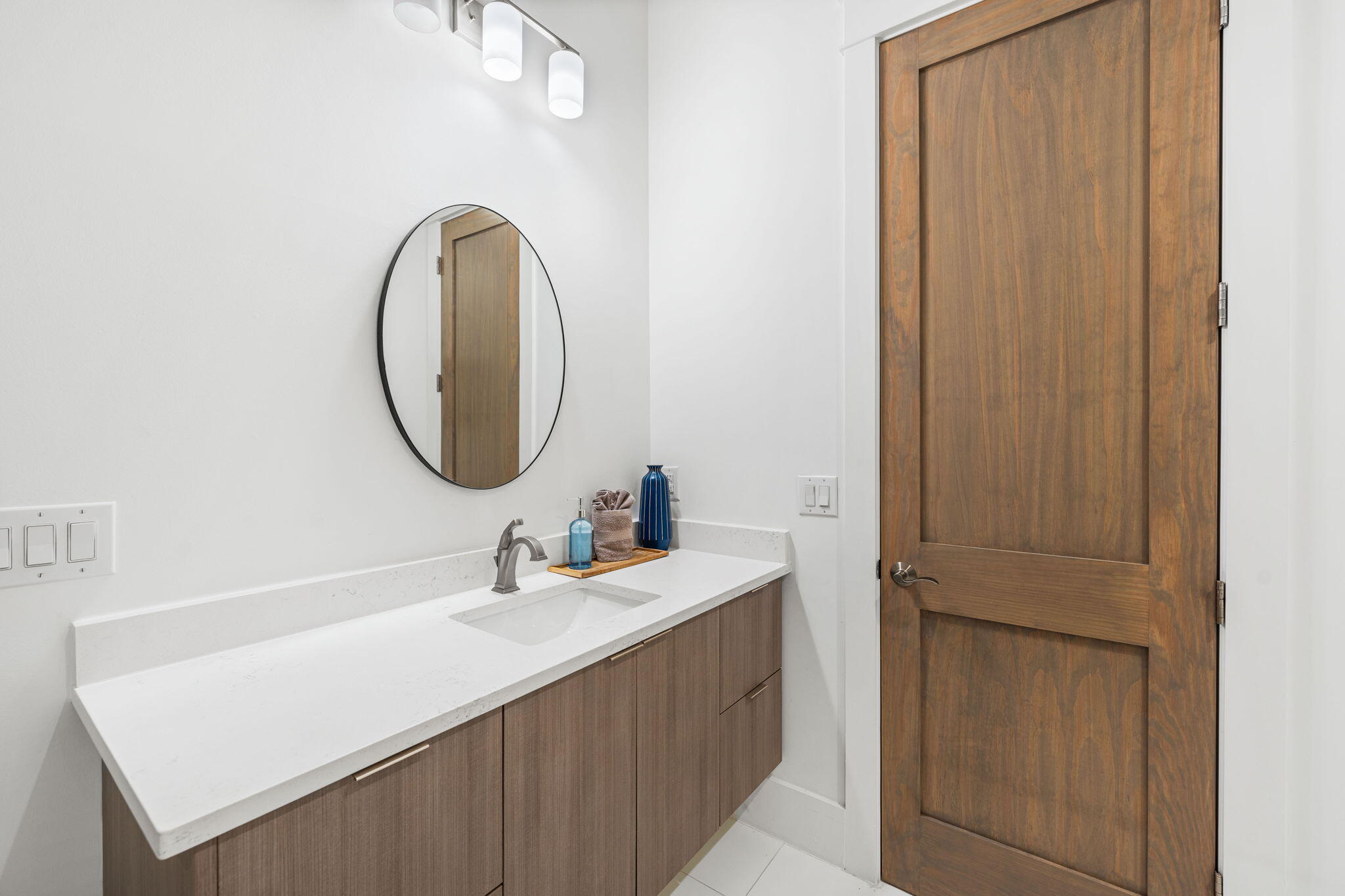 1683 S County Highway 393