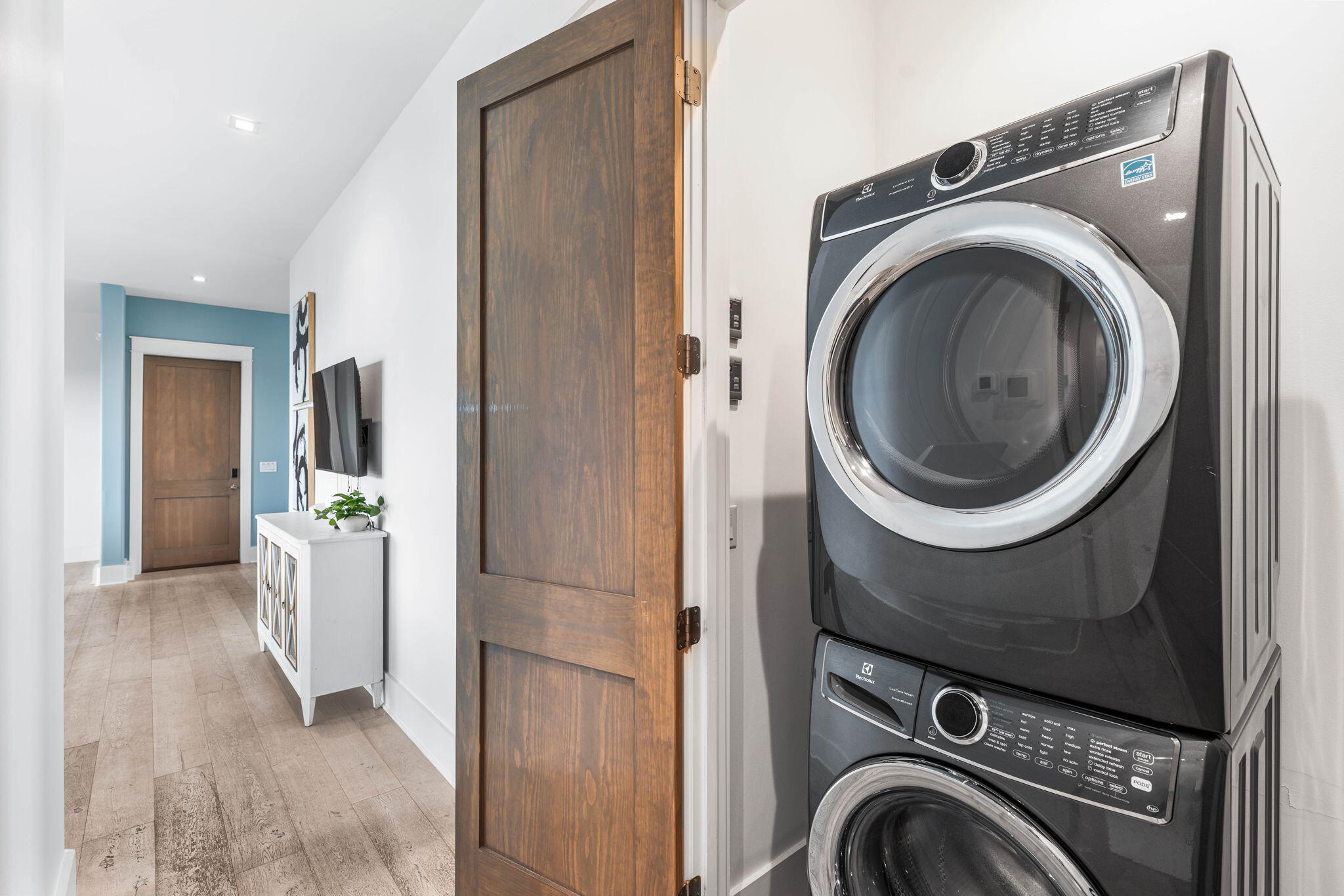 1683 S County Highway 393