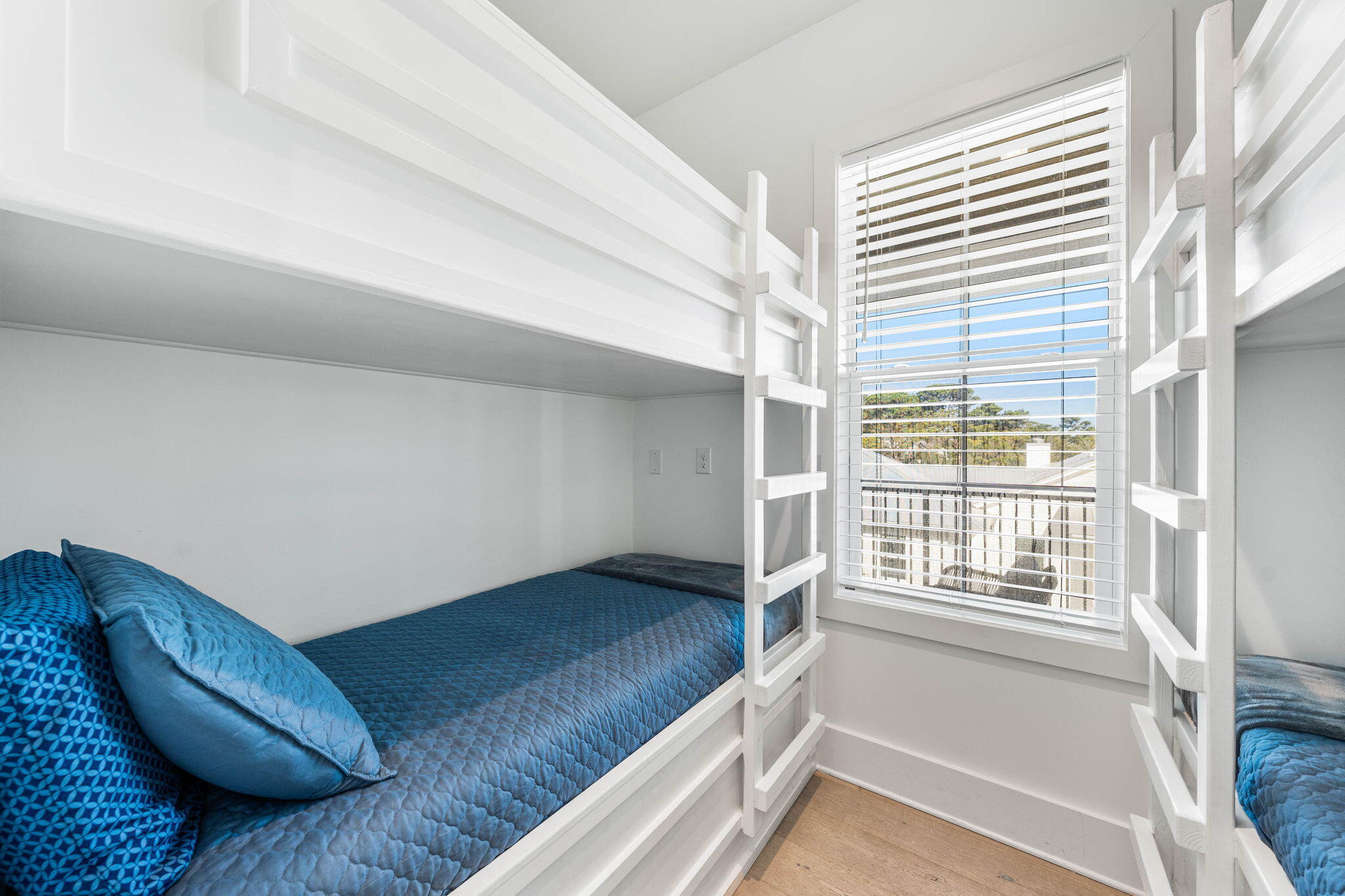 1683 S County Highway 393