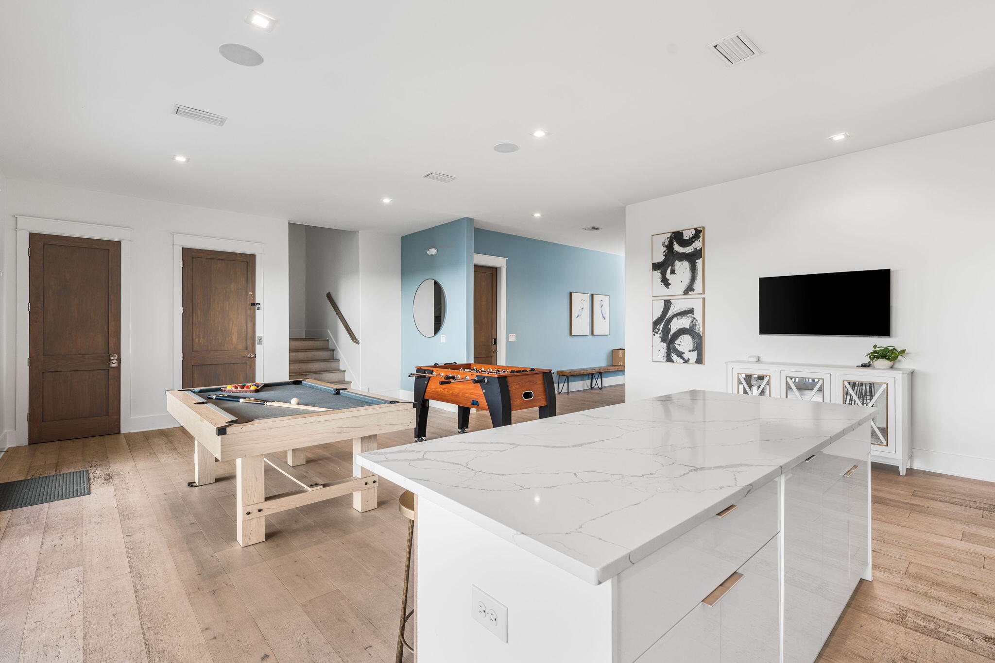 1683 S County Highway 393