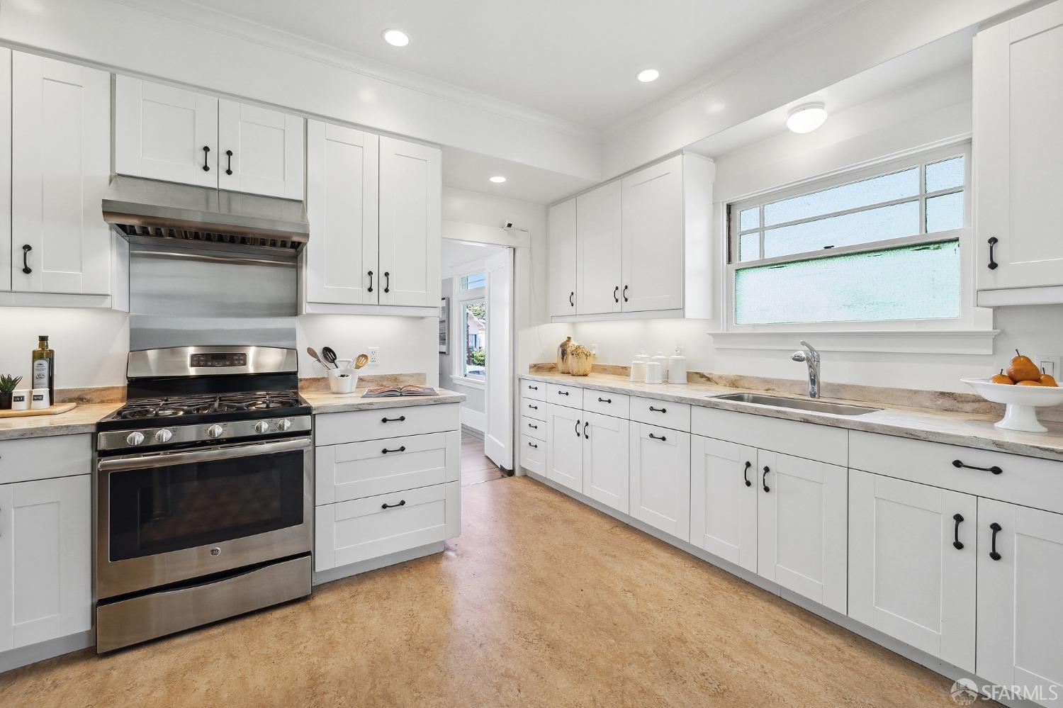 850 Urbano Drive