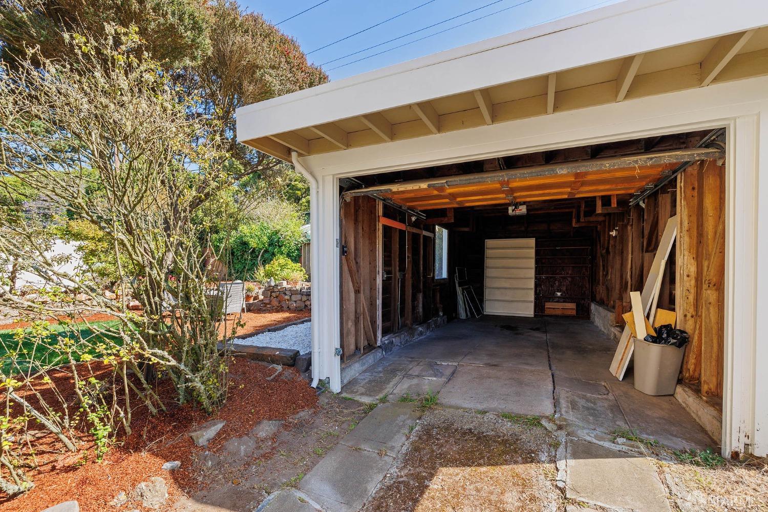 850 Urbano Drive