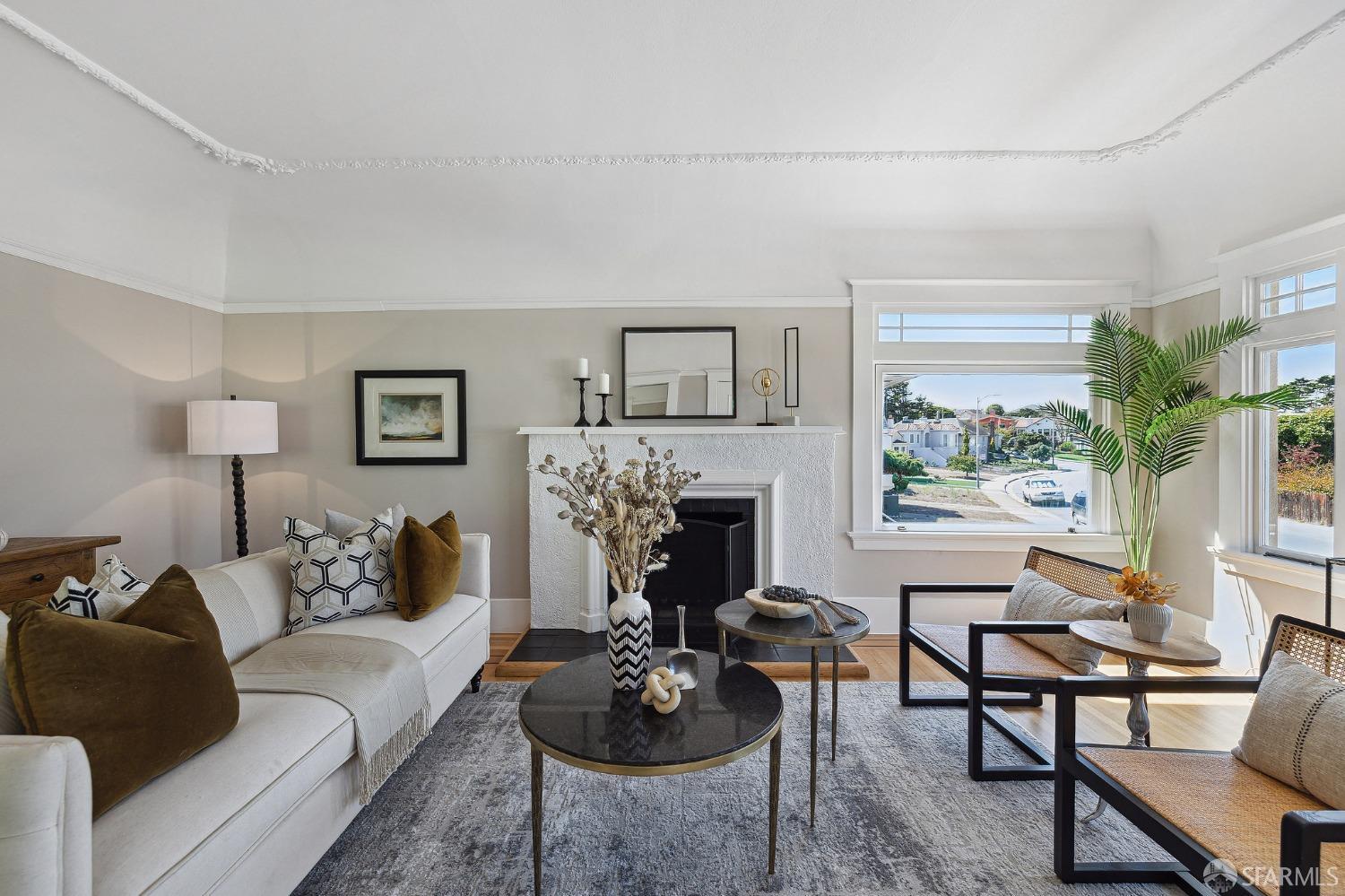 850 Urbano Drive