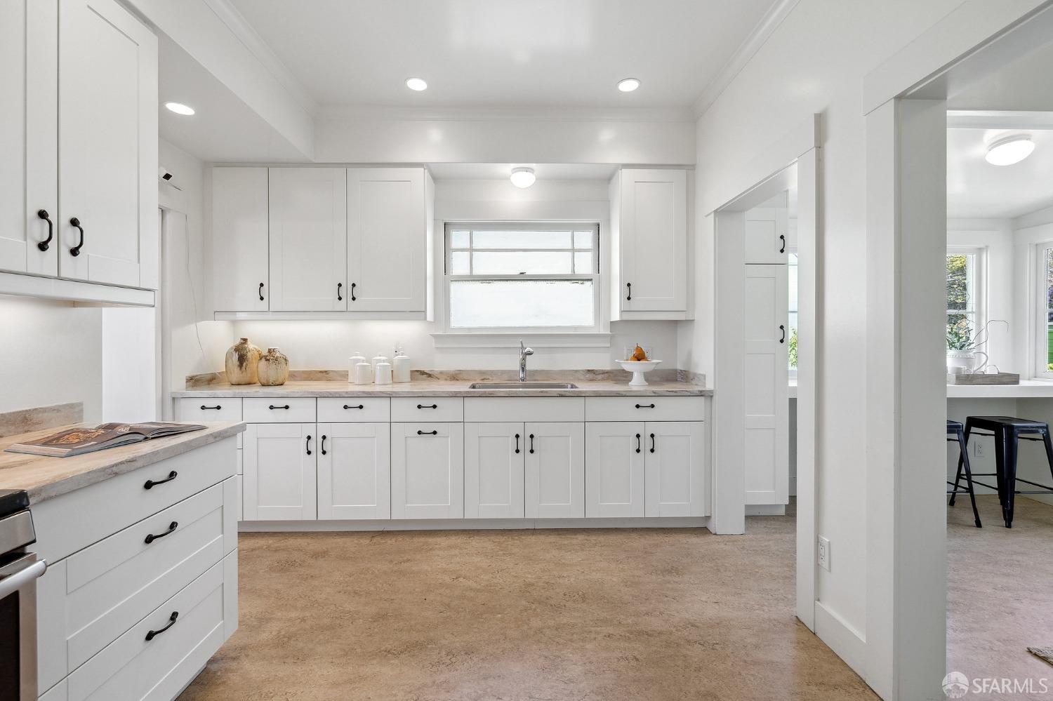 850 Urbano Drive