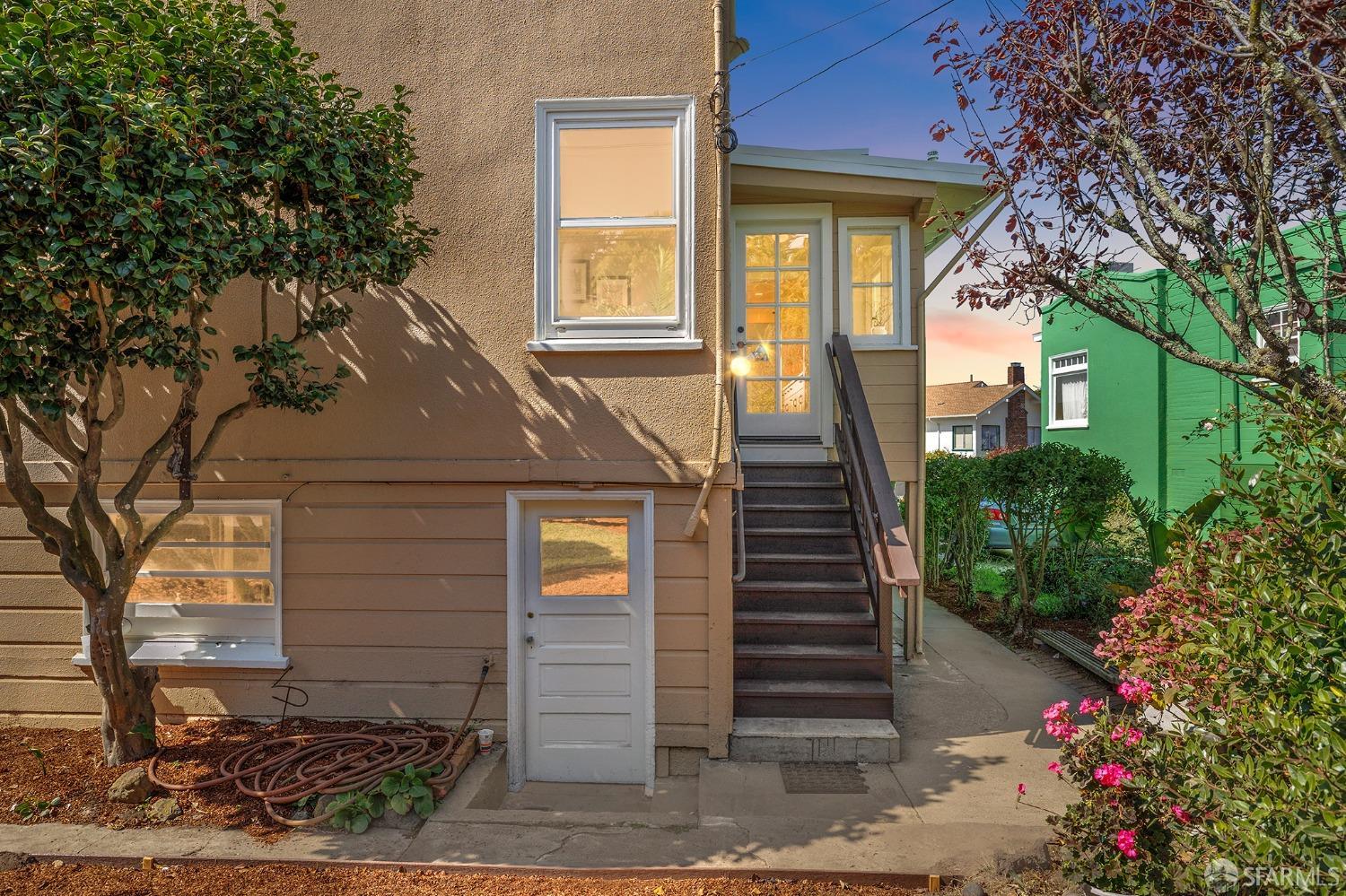 850 Urbano Drive