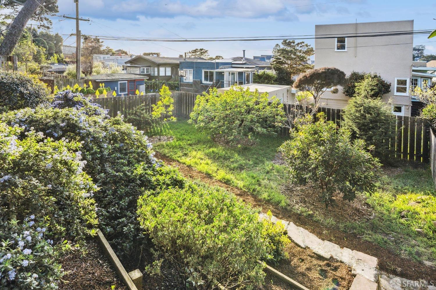 875 Head Street