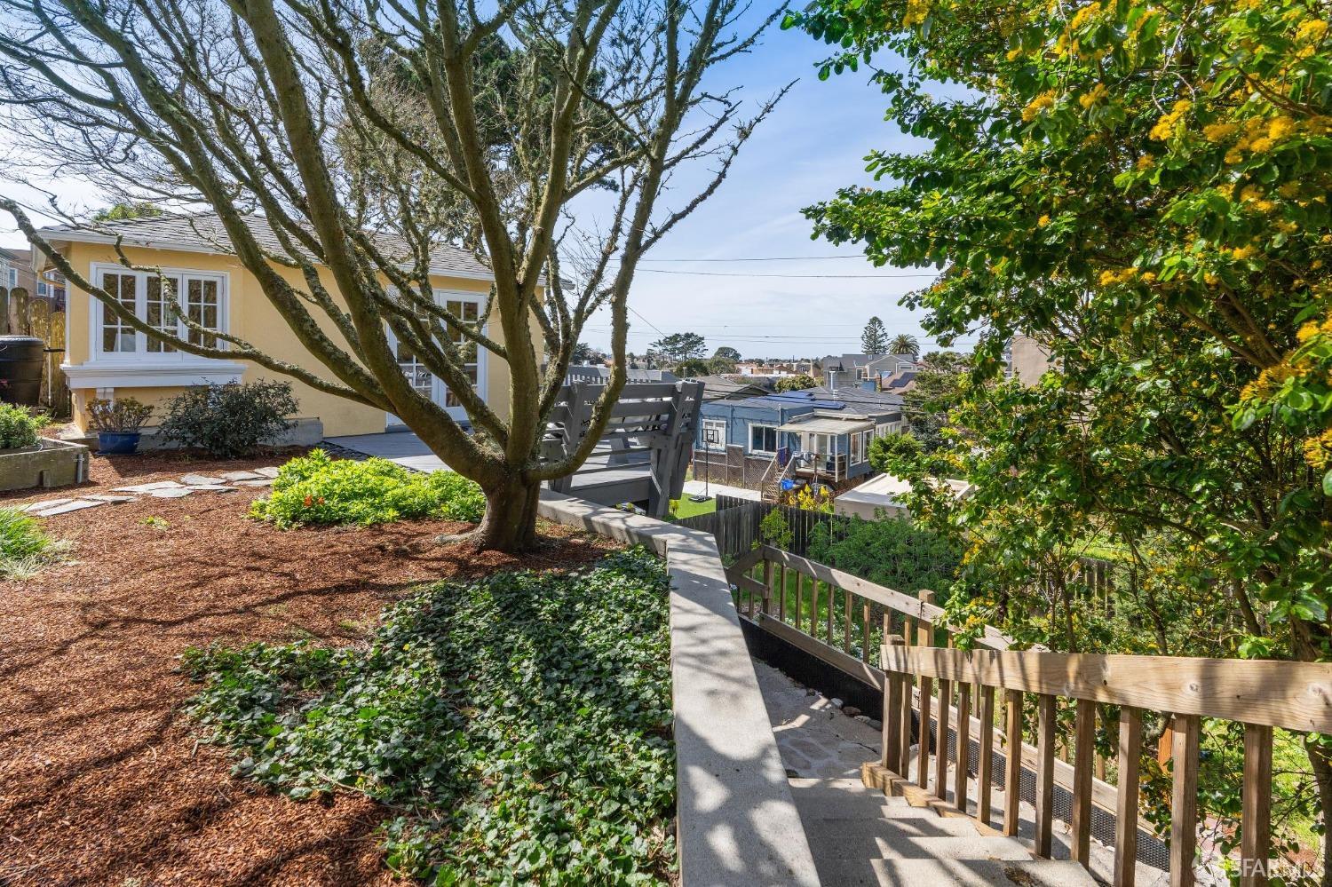 875 Head Street