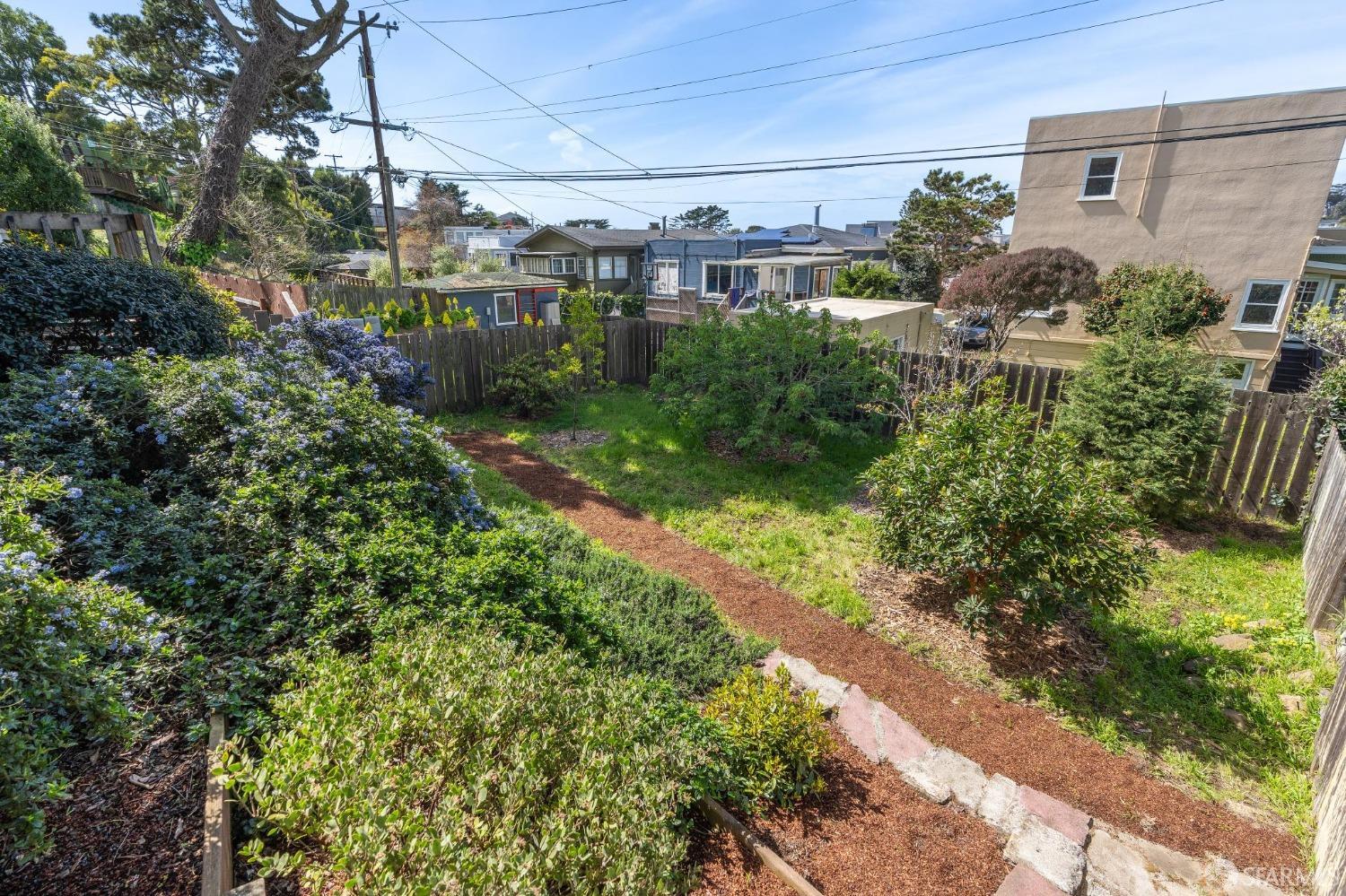 875 Head Street