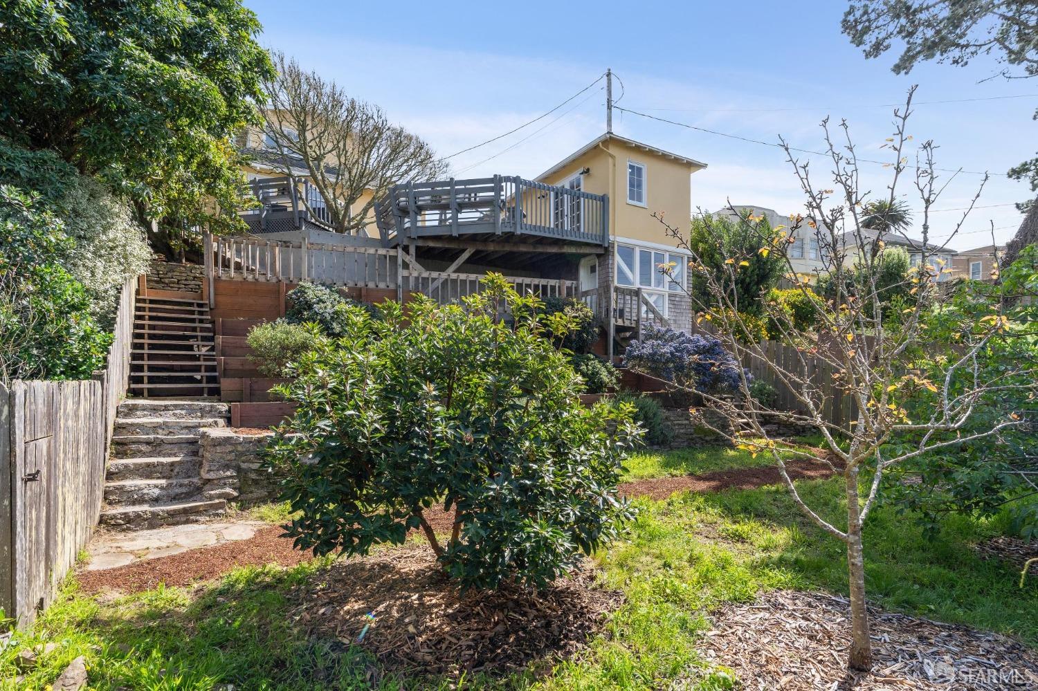 875 Head Street