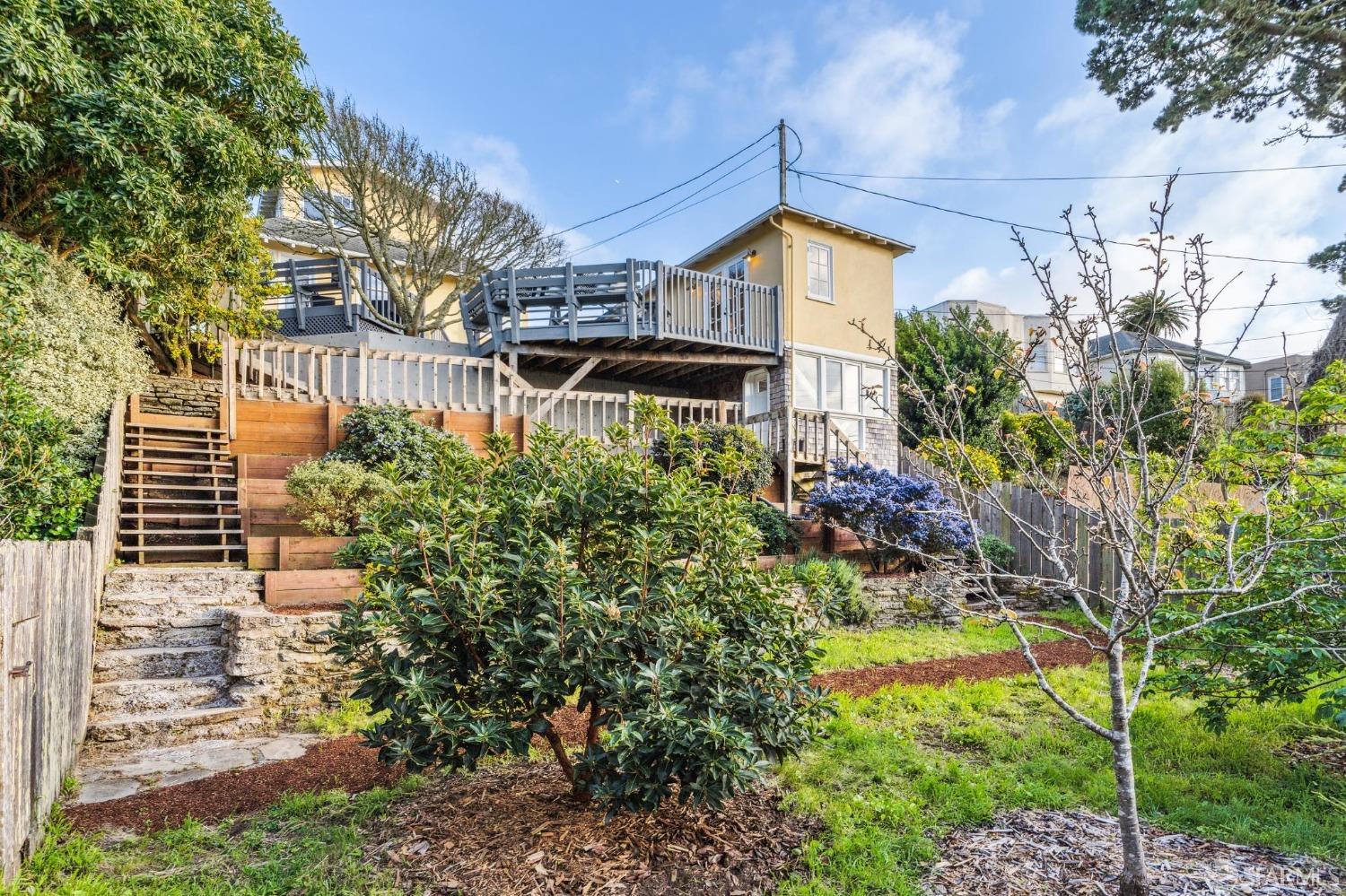 875 Head Street