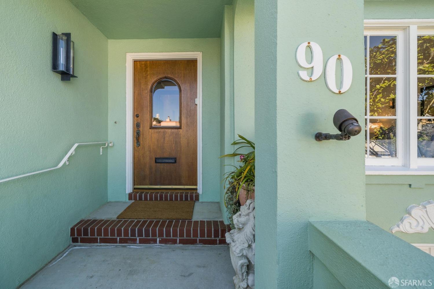 90 Entrada Court