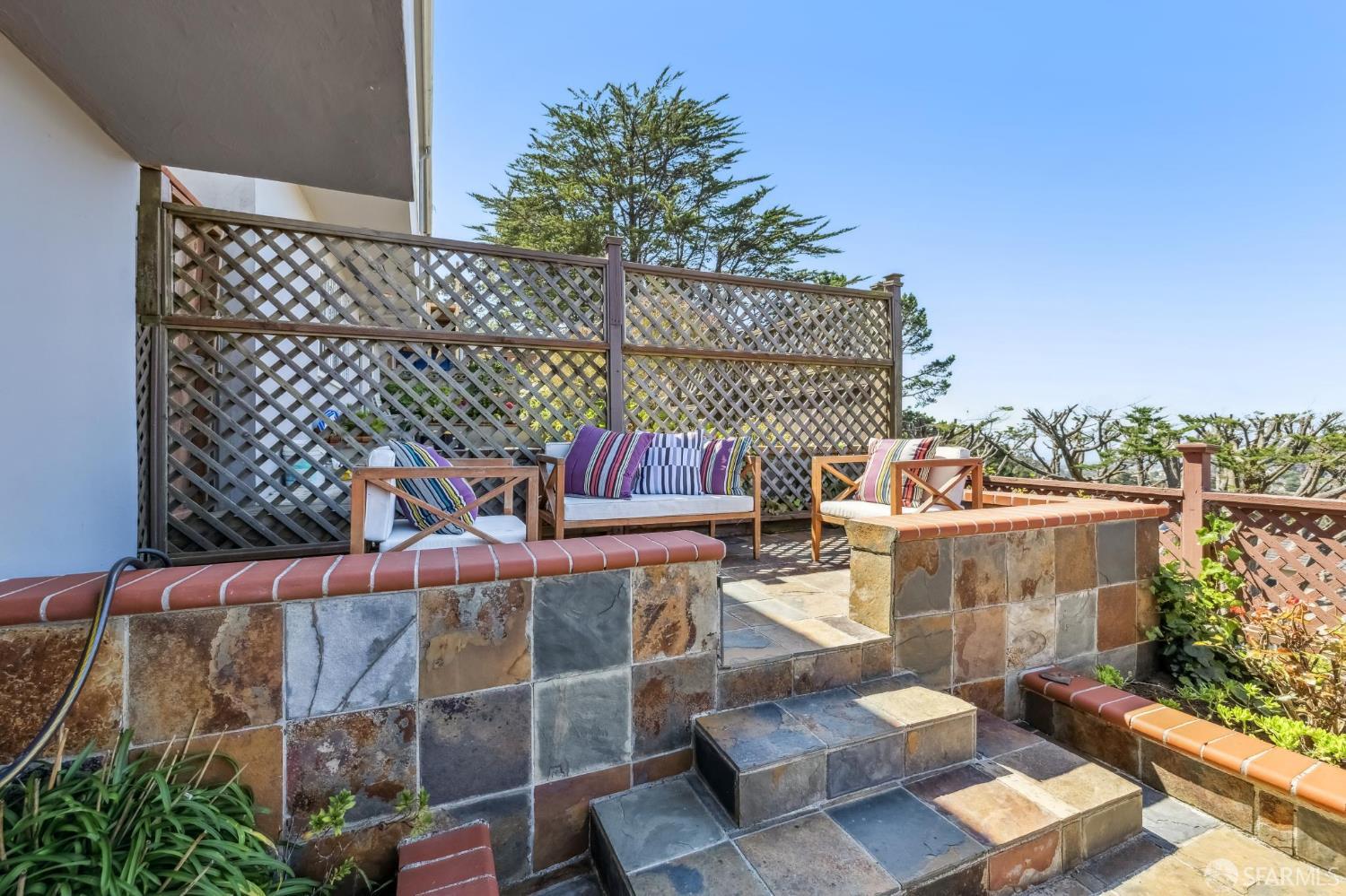 23 Gladeview Way