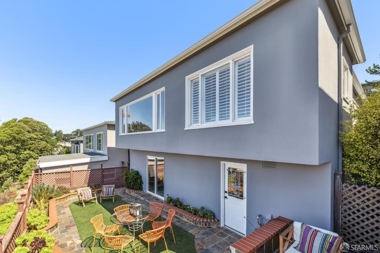 23 Gladeview Way