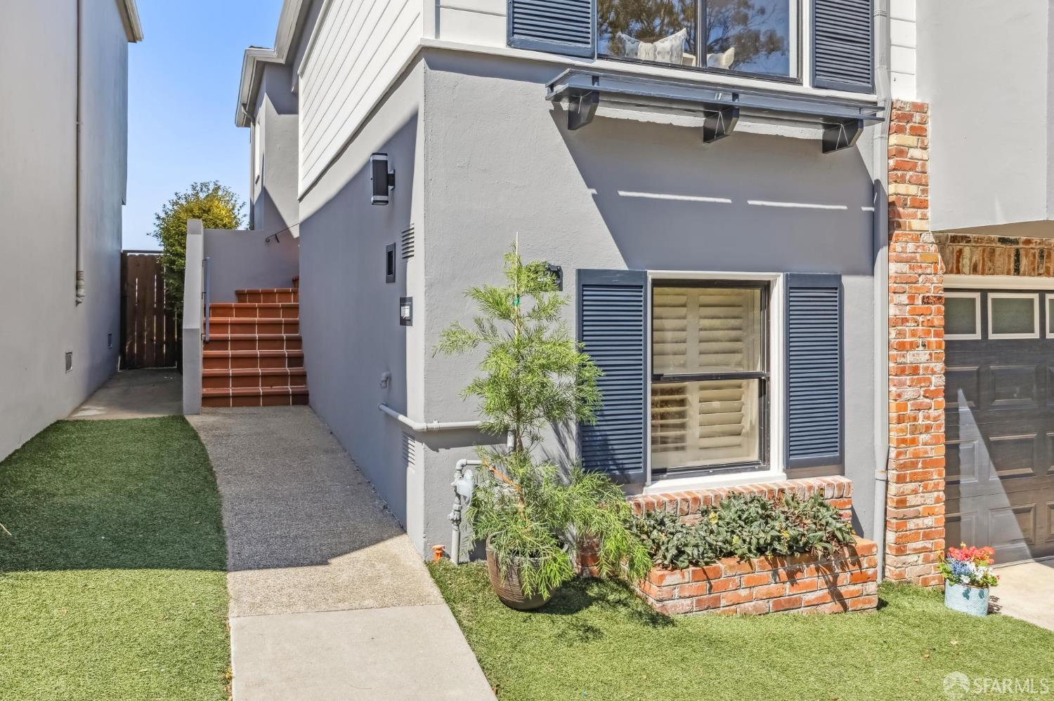 23 Gladeview Way