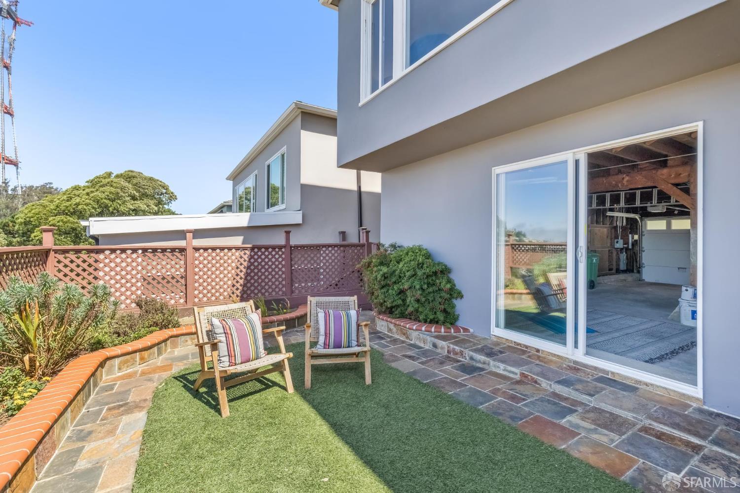 23 Gladeview Way