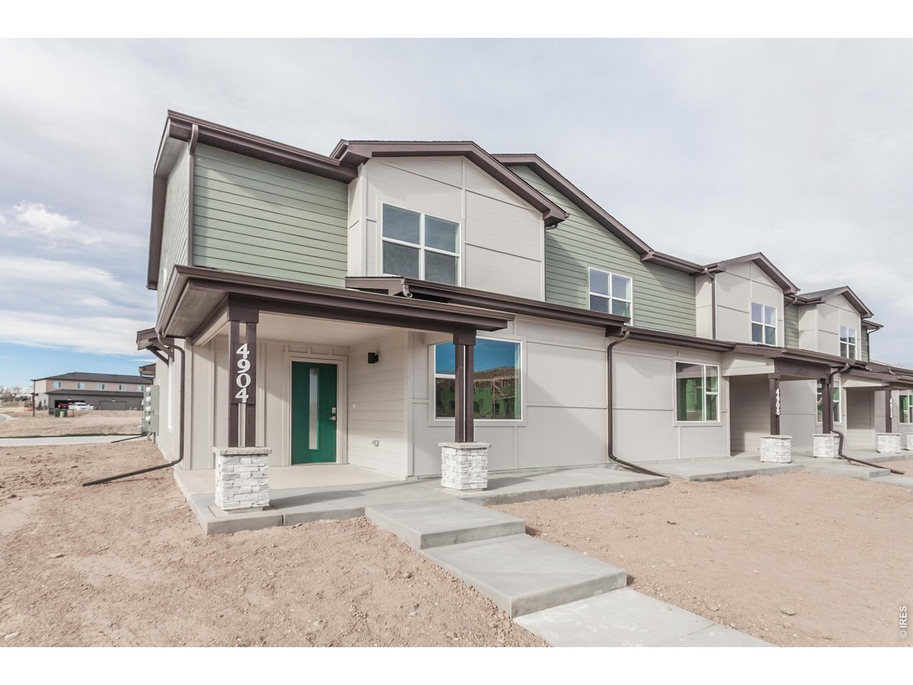 4904 Autumn Leaf Dr